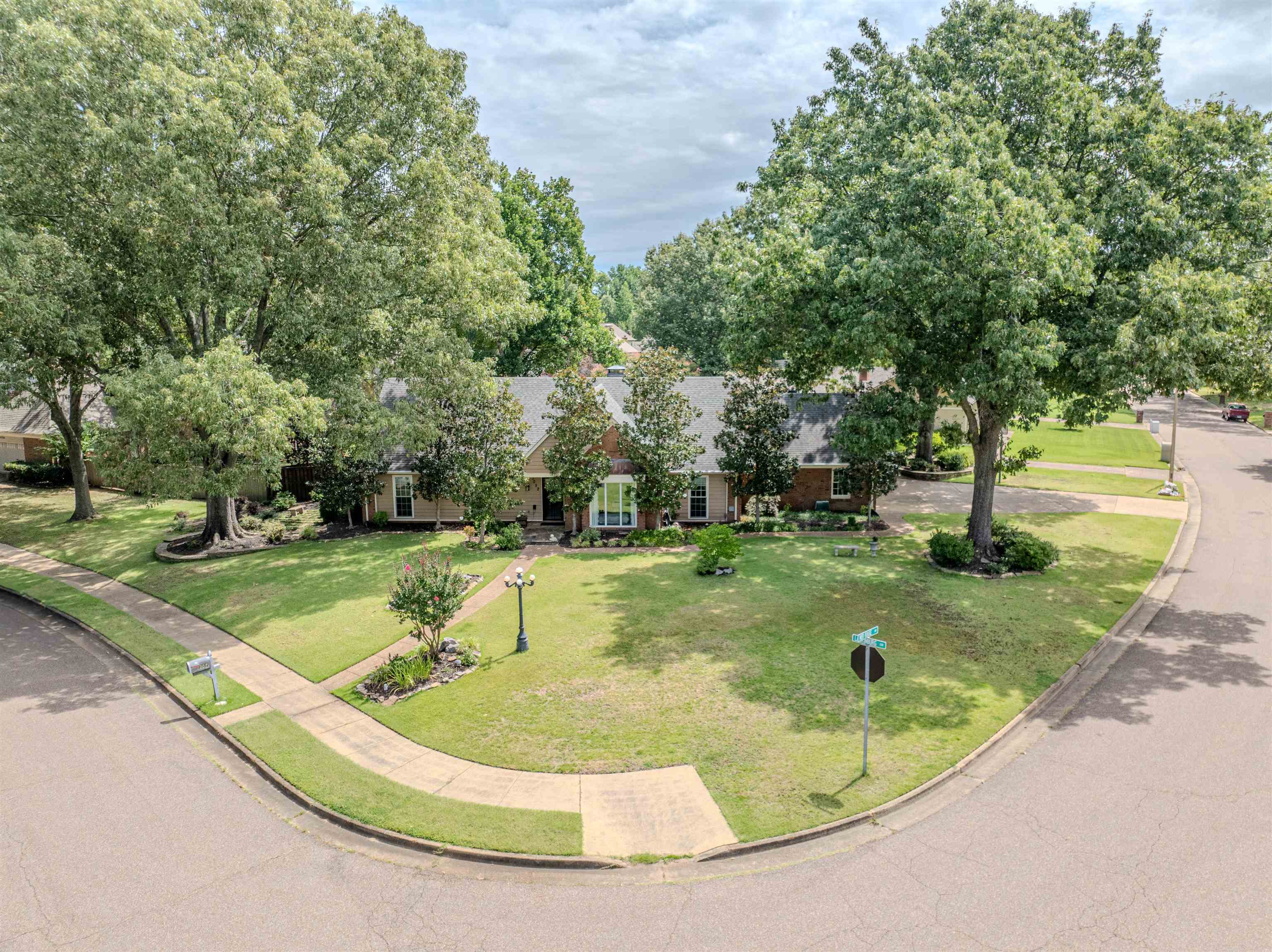 3052 LAURINBURG CIR