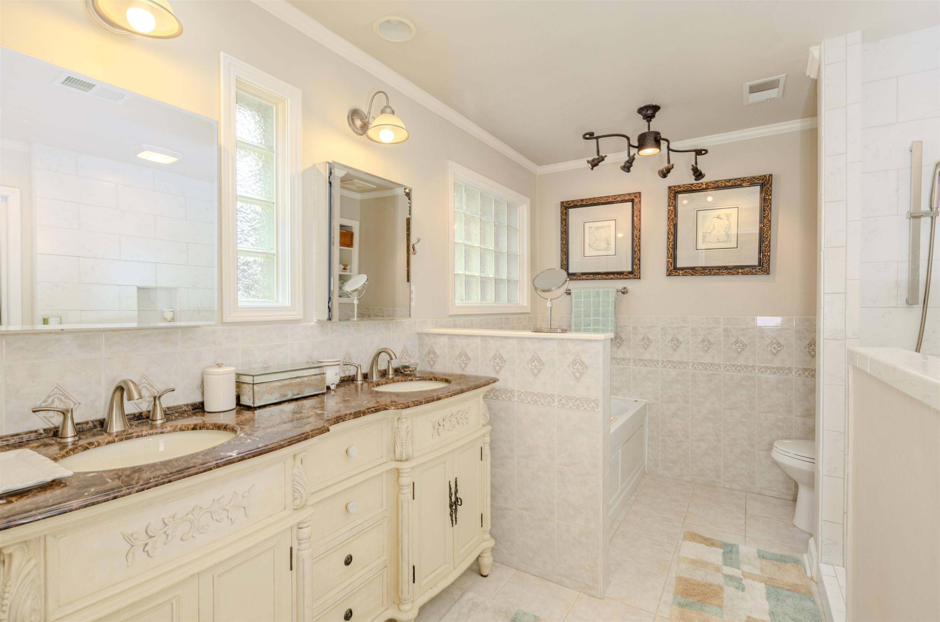 3052 LAURINBURG CIR