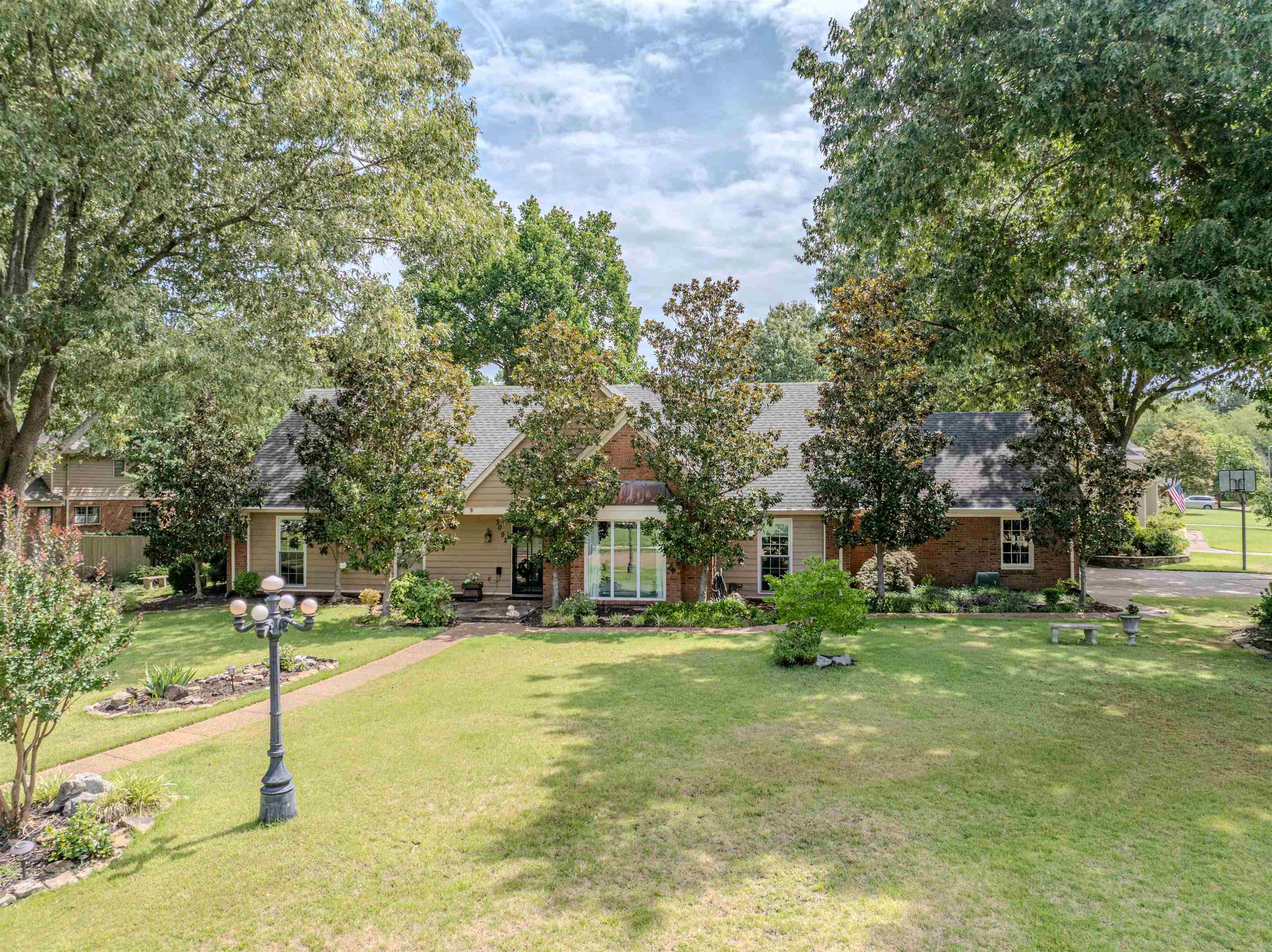 3052 LAURINBURG CIR