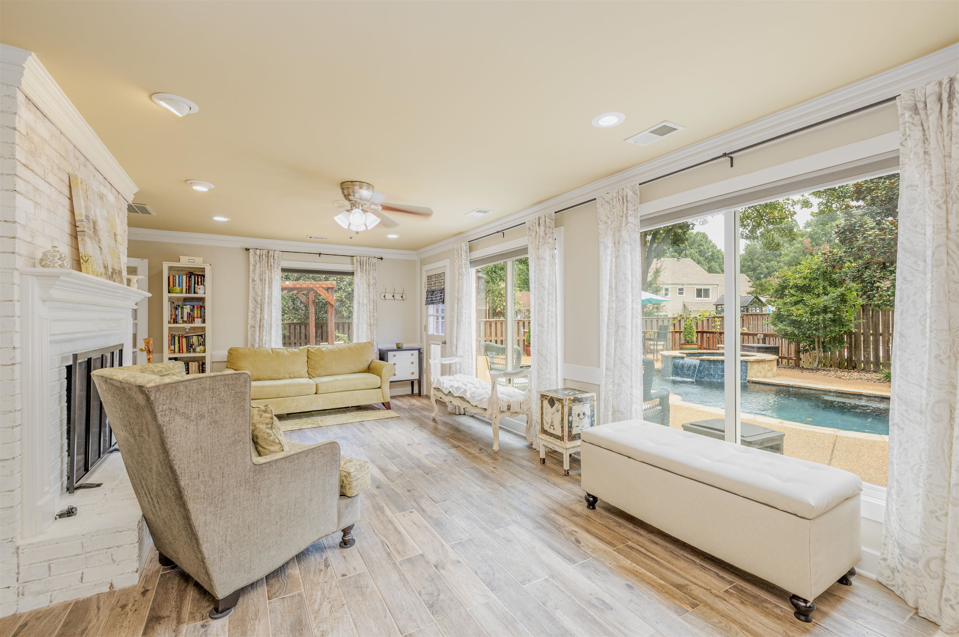 3052 LAURINBURG CIR