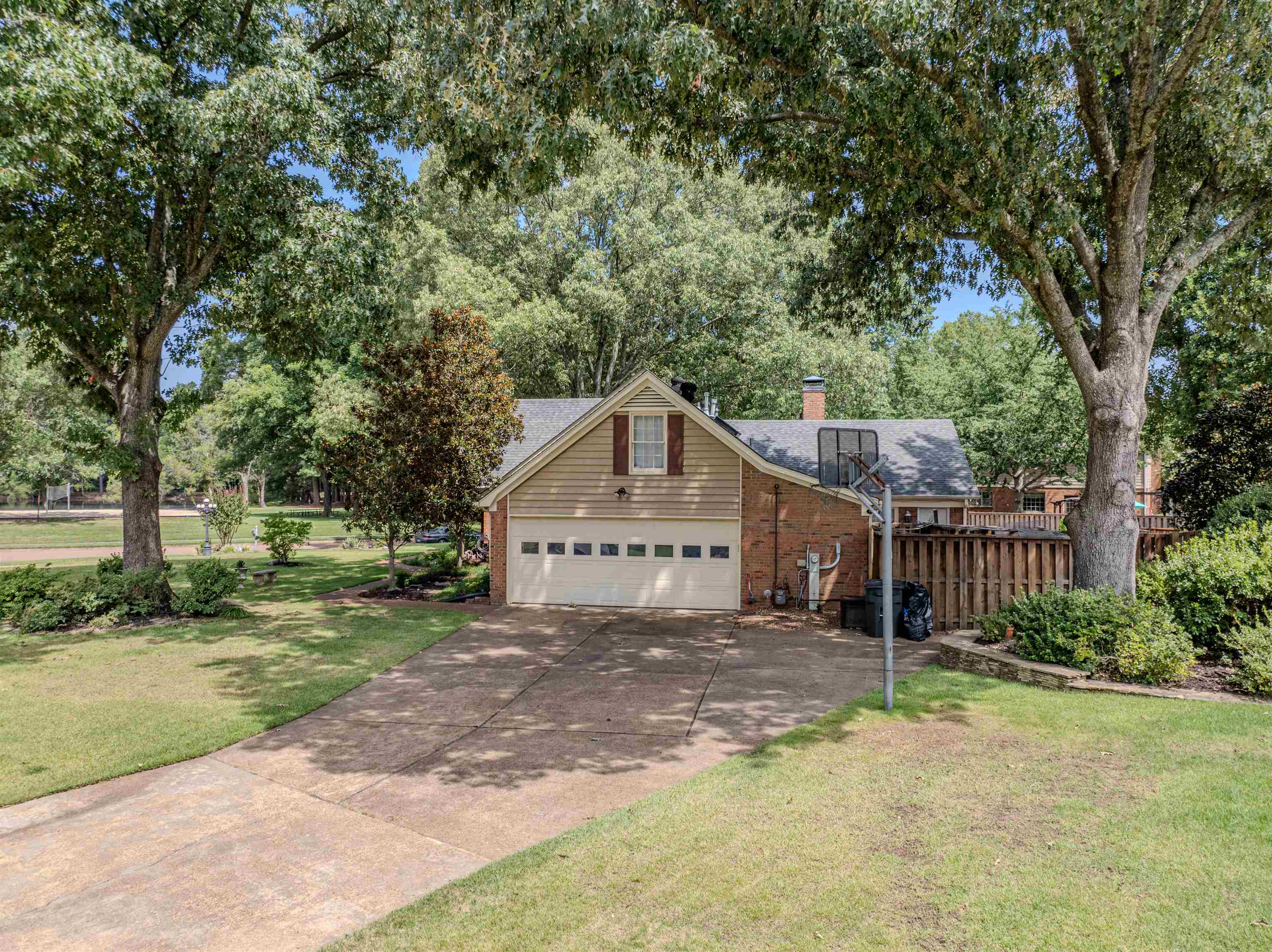 3052 LAURINBURG CIR
