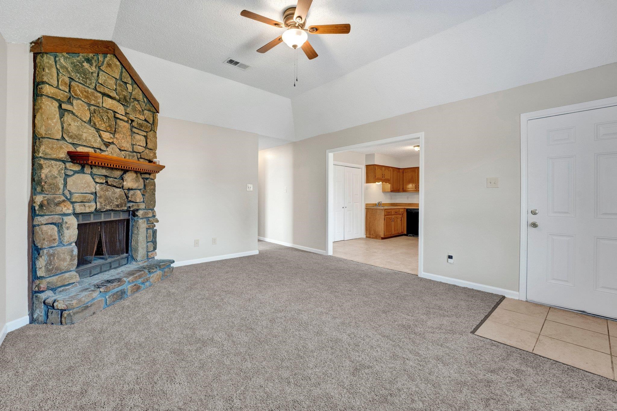 3885 MOSS BANK CV