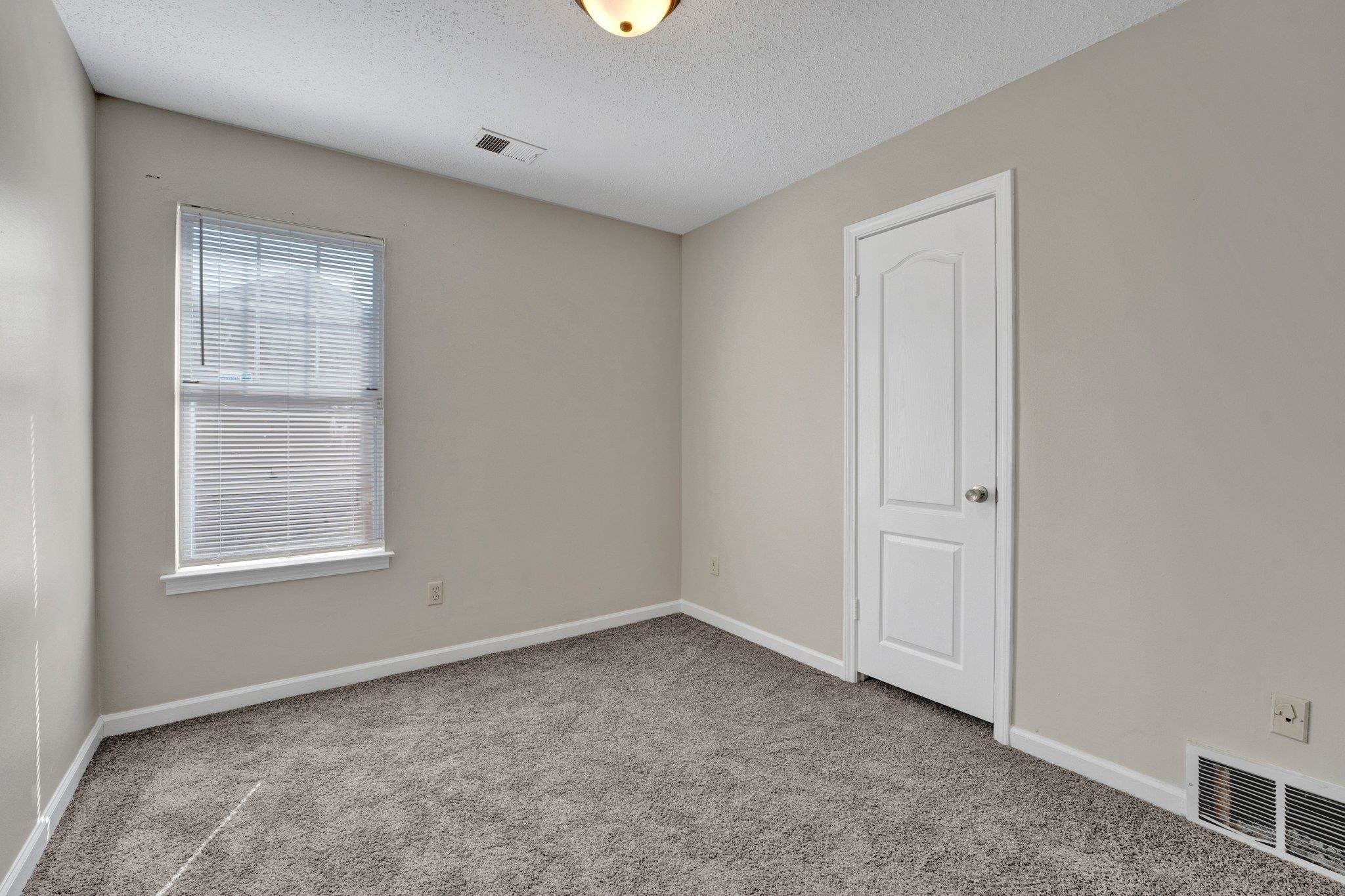 3885 MOSS BANK CV