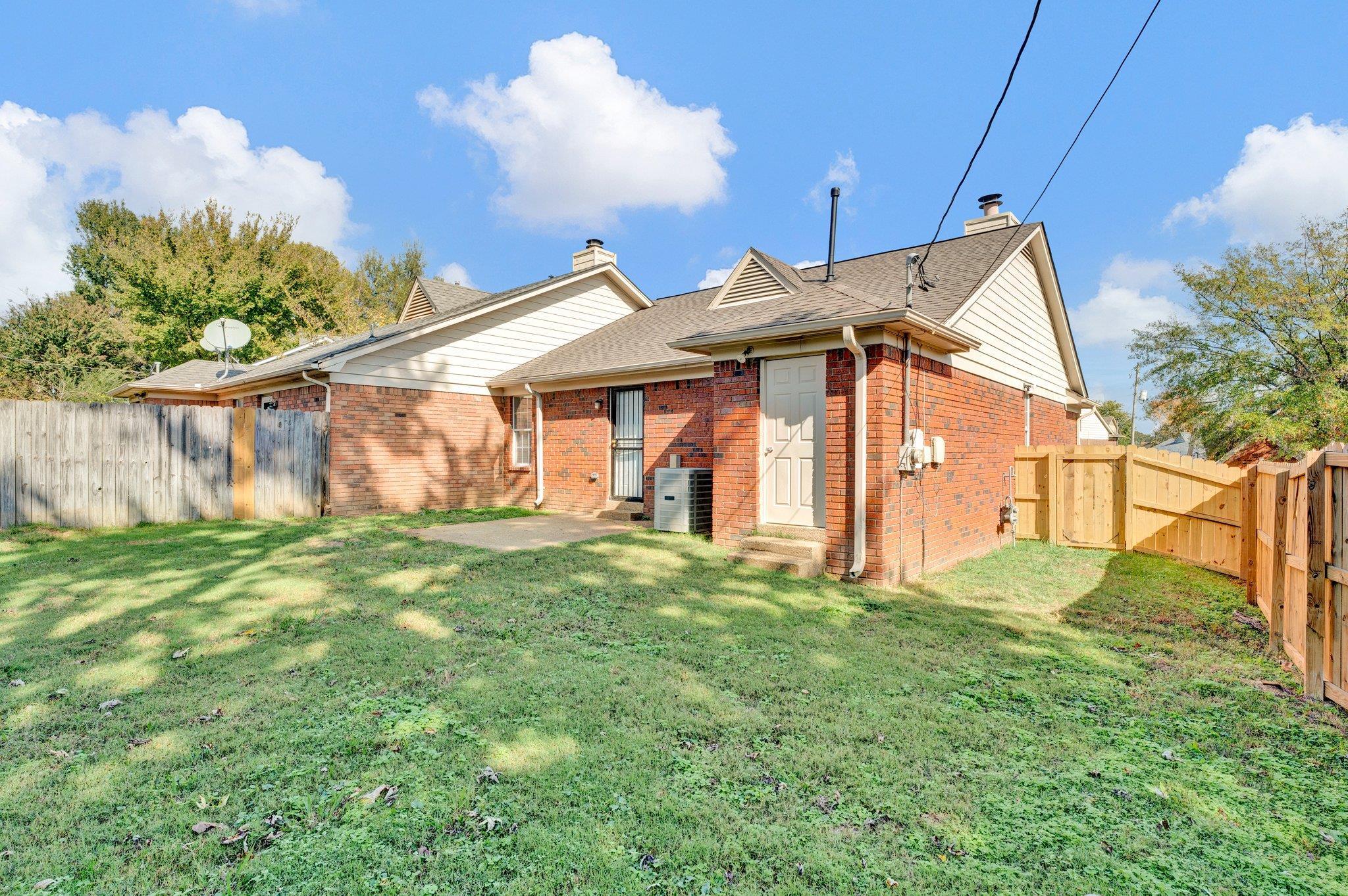 3885 MOSS BANK CV