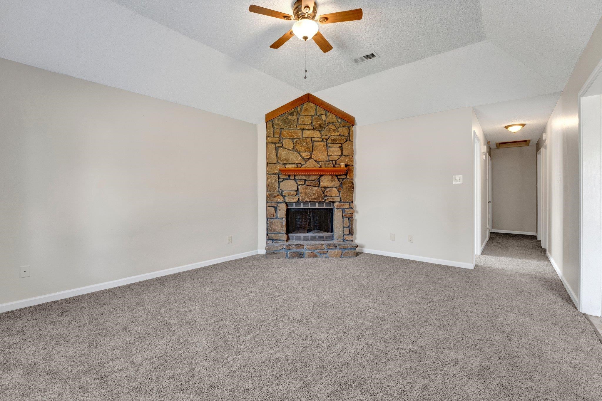 3885 MOSS BANK CV