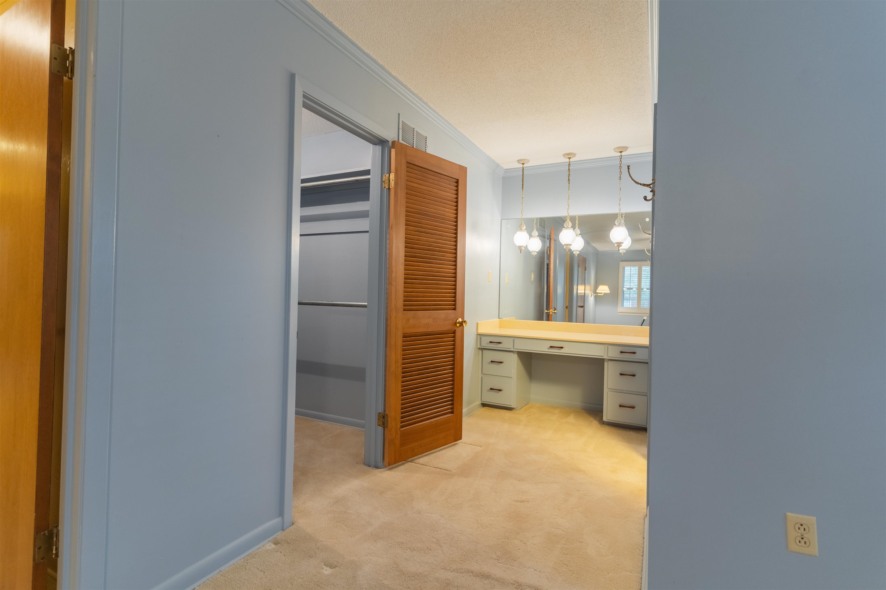 2226 LOCHLEVIN DR