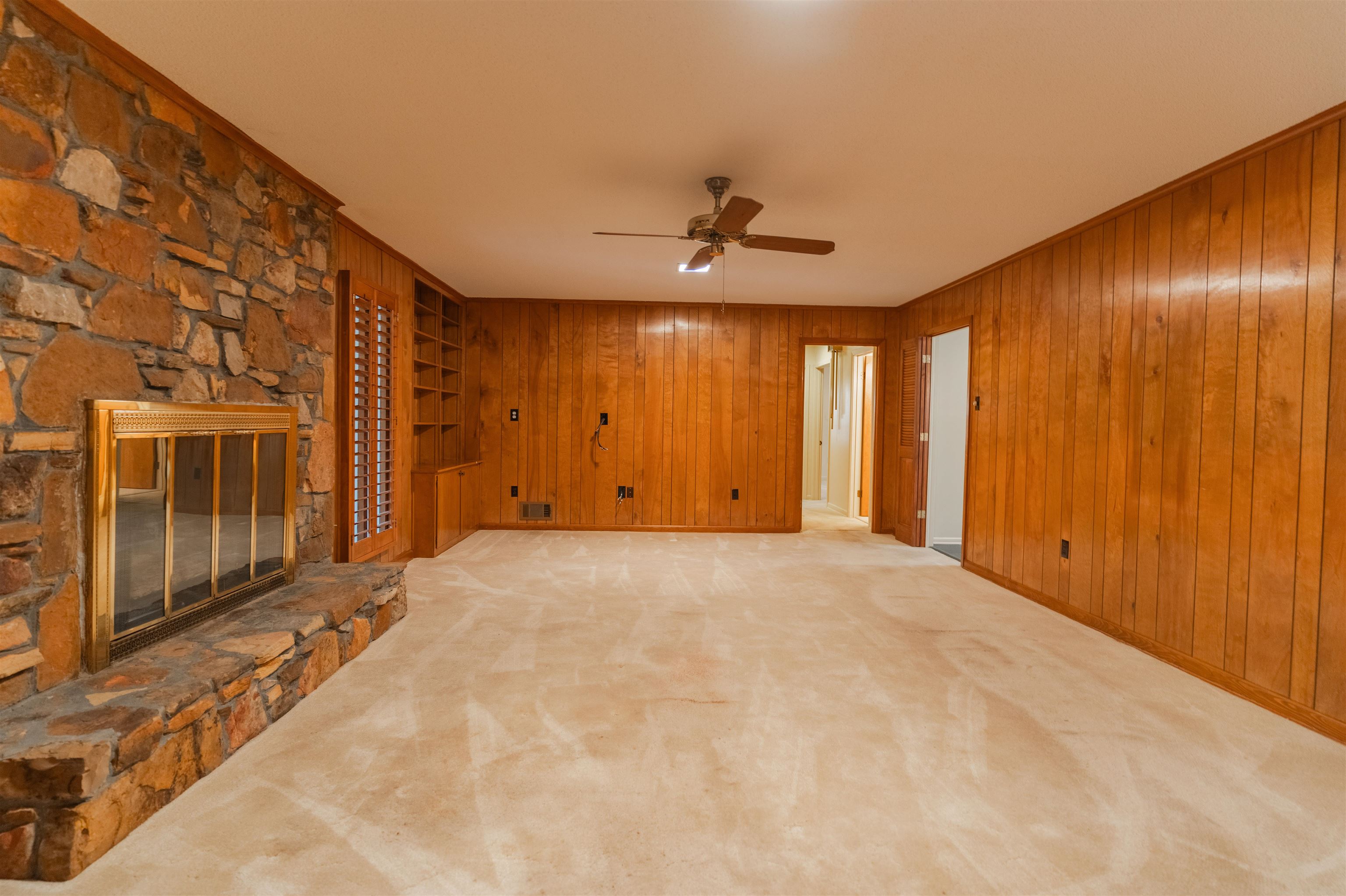 2226 LOCHLEVIN DR