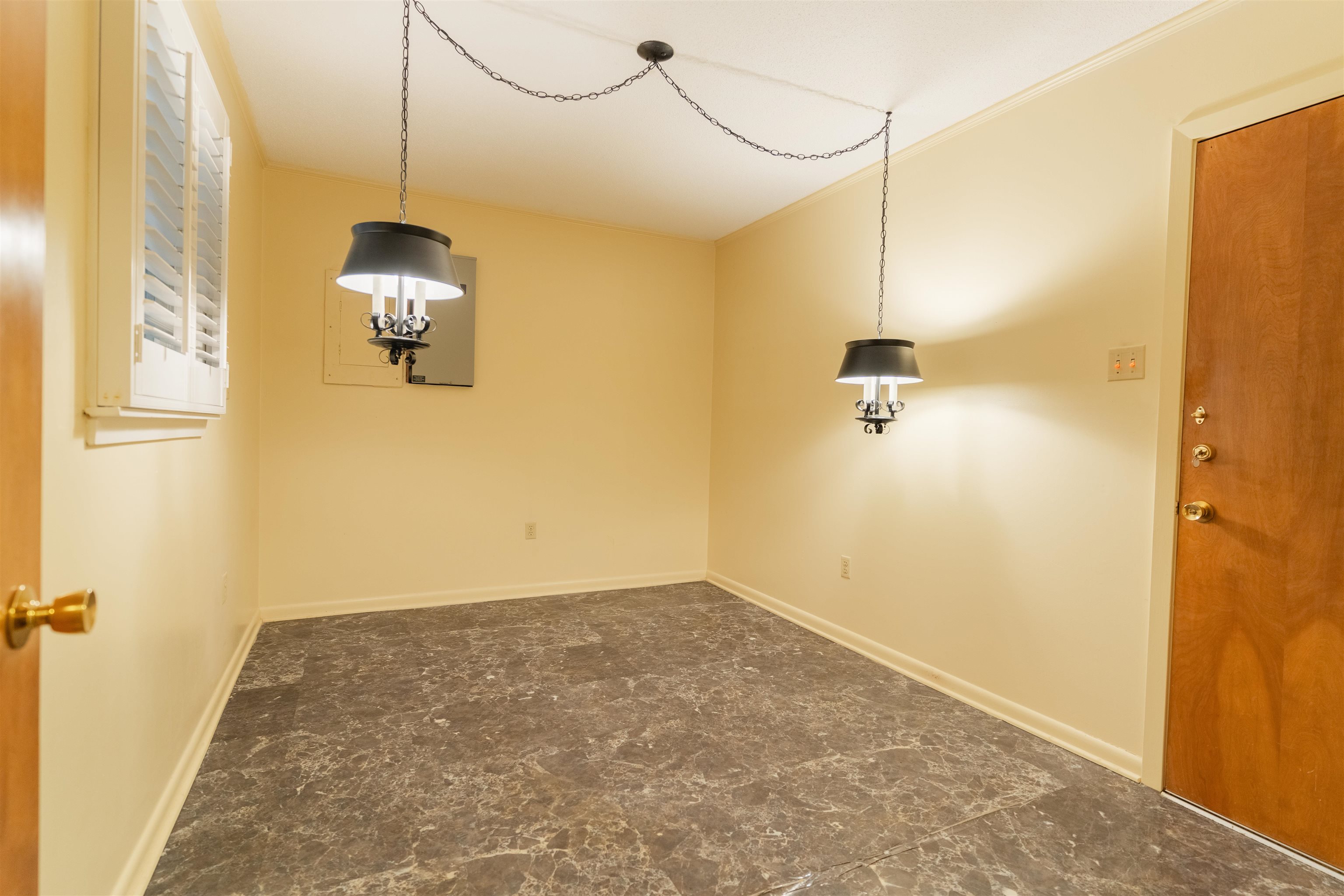 2226 LOCHLEVIN DR