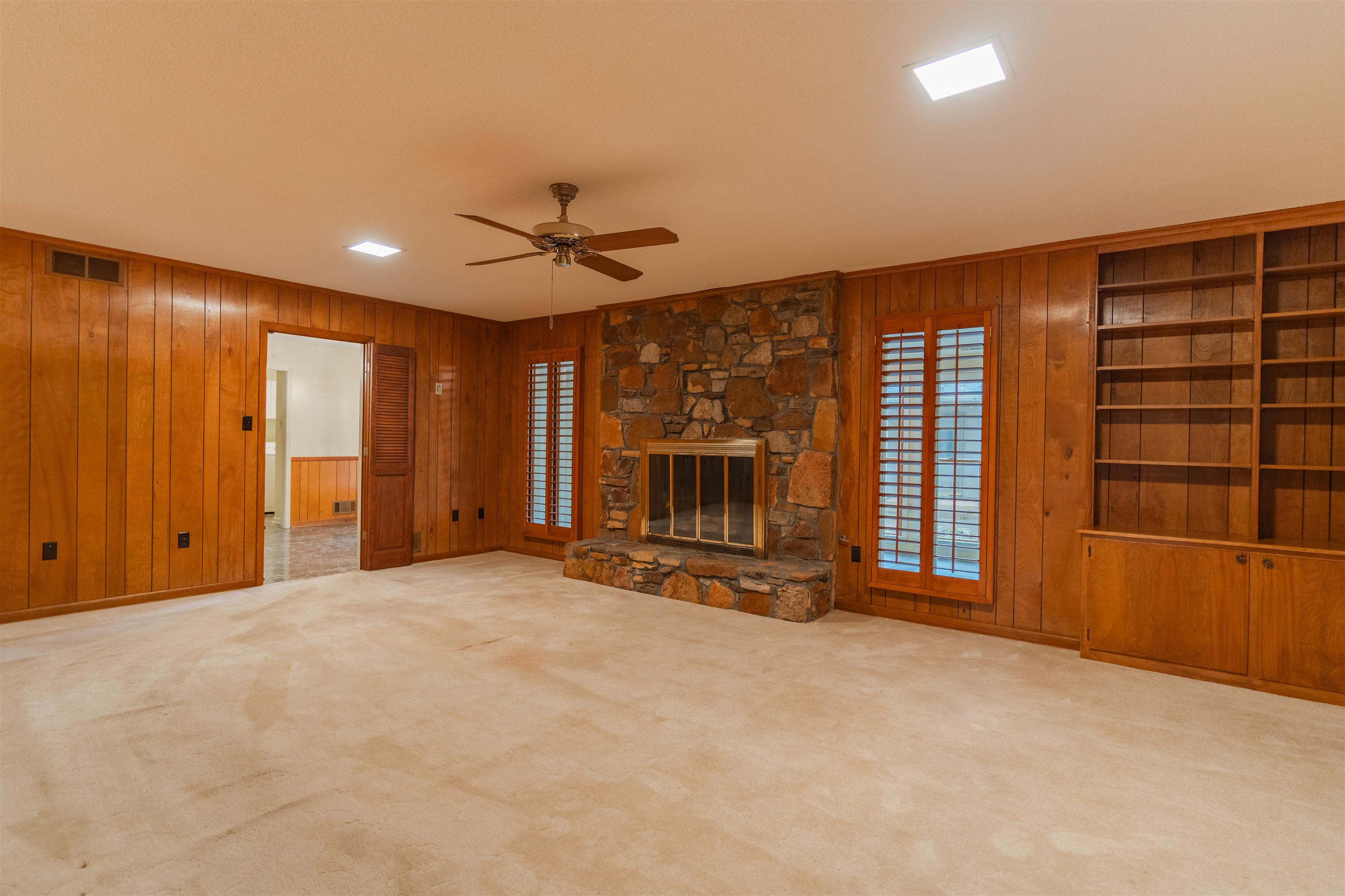 2226 LOCHLEVIN DR