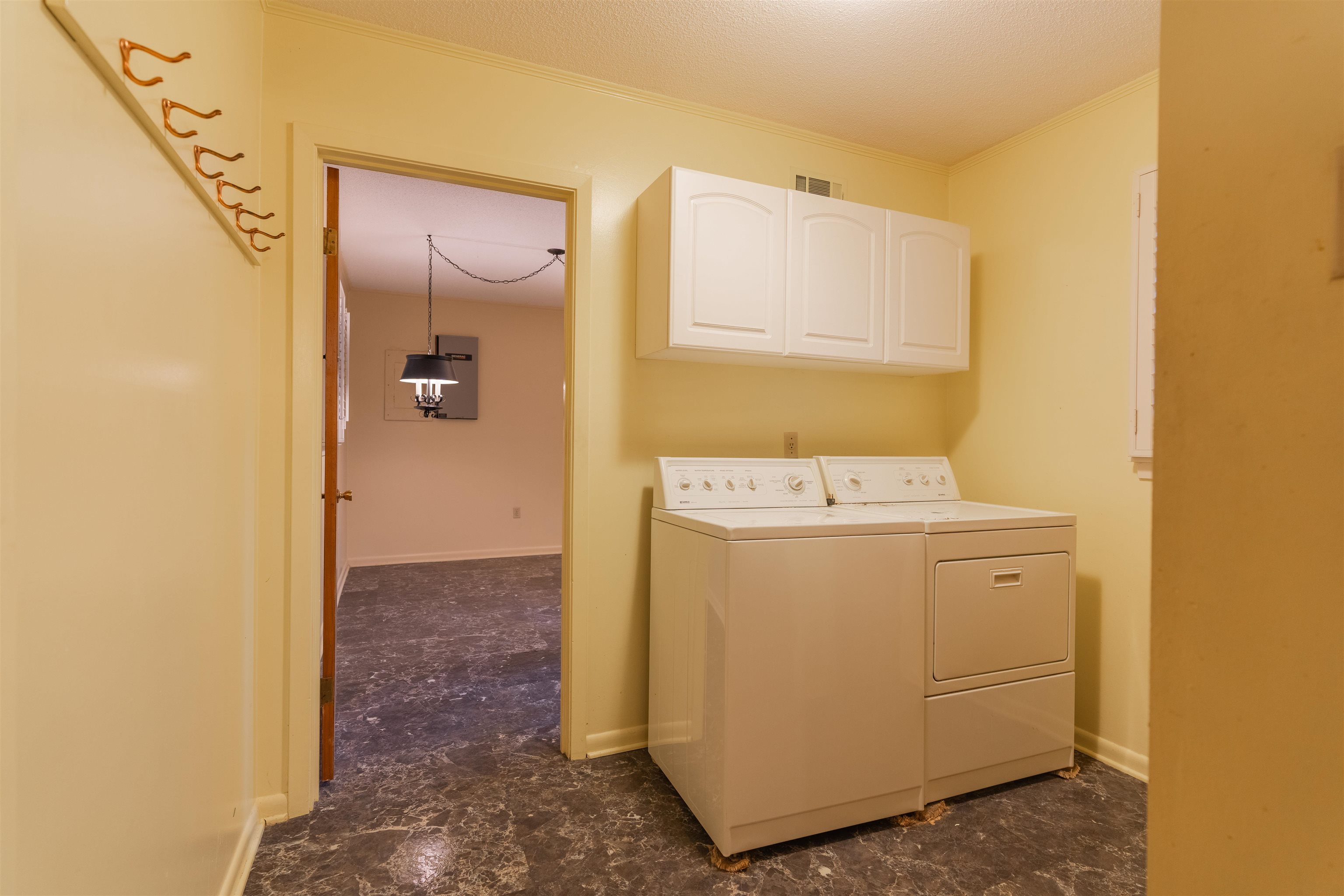 2226 LOCHLEVIN DR