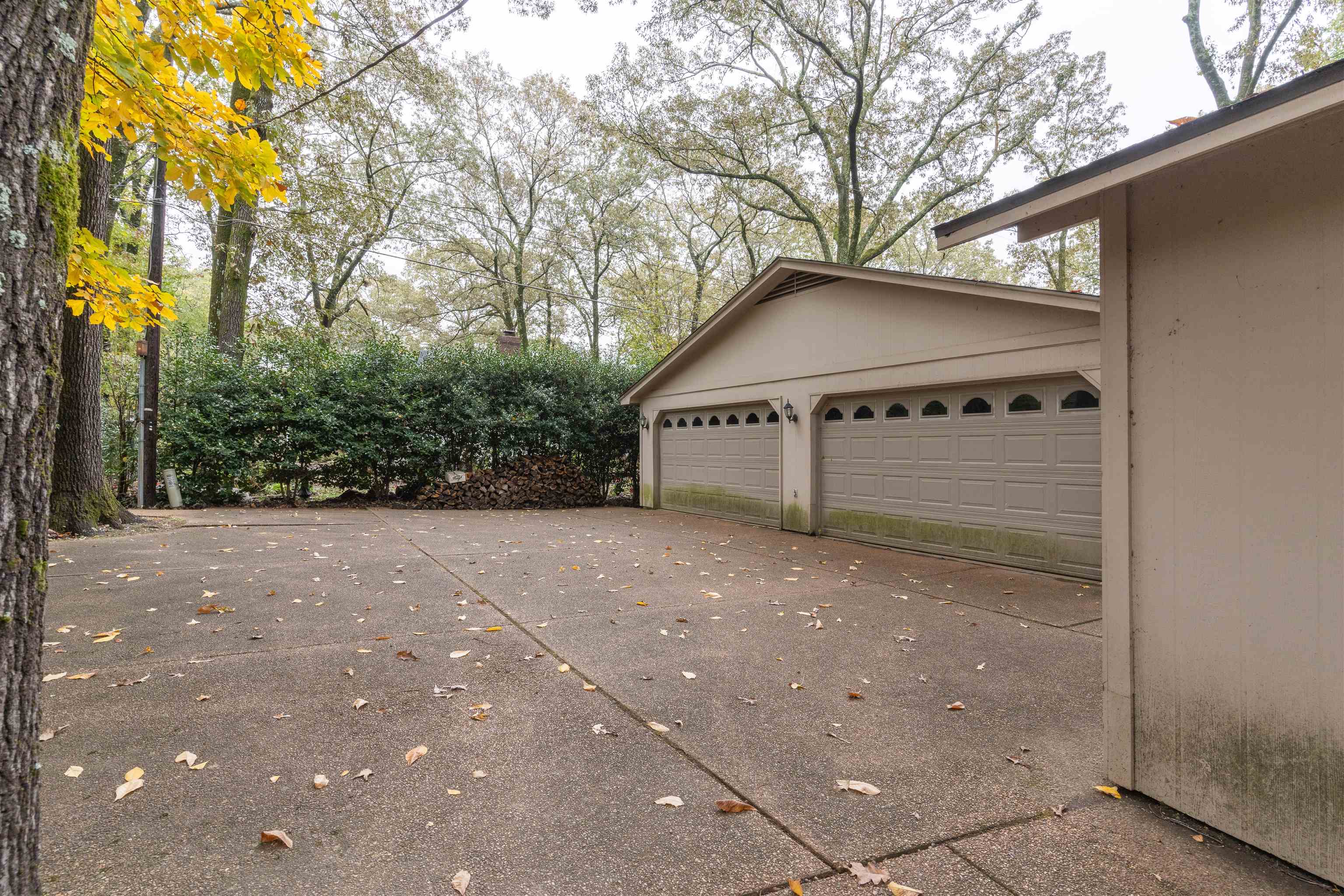 2226 LOCHLEVIN DR