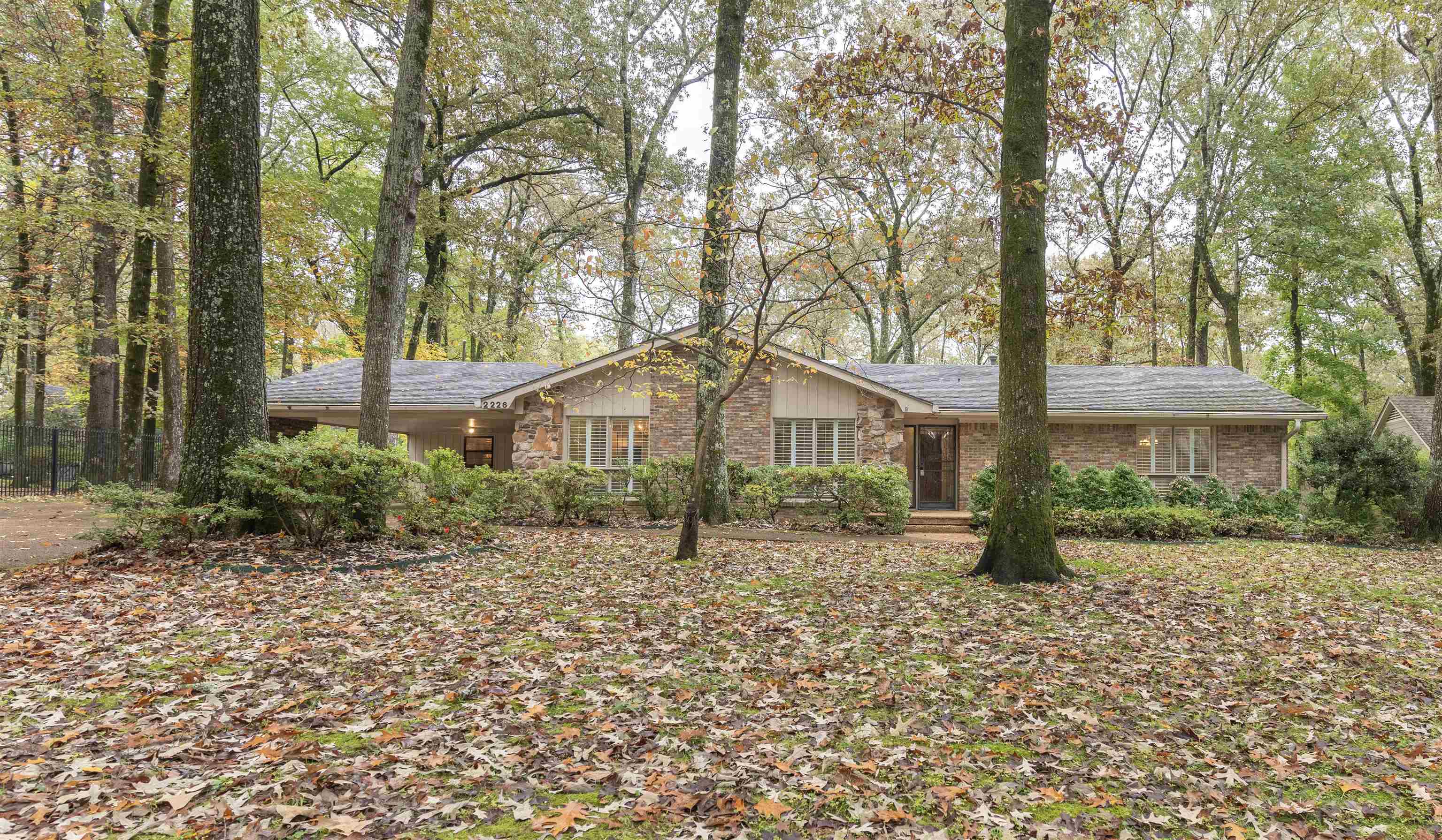 2226 LOCHLEVIN DR
