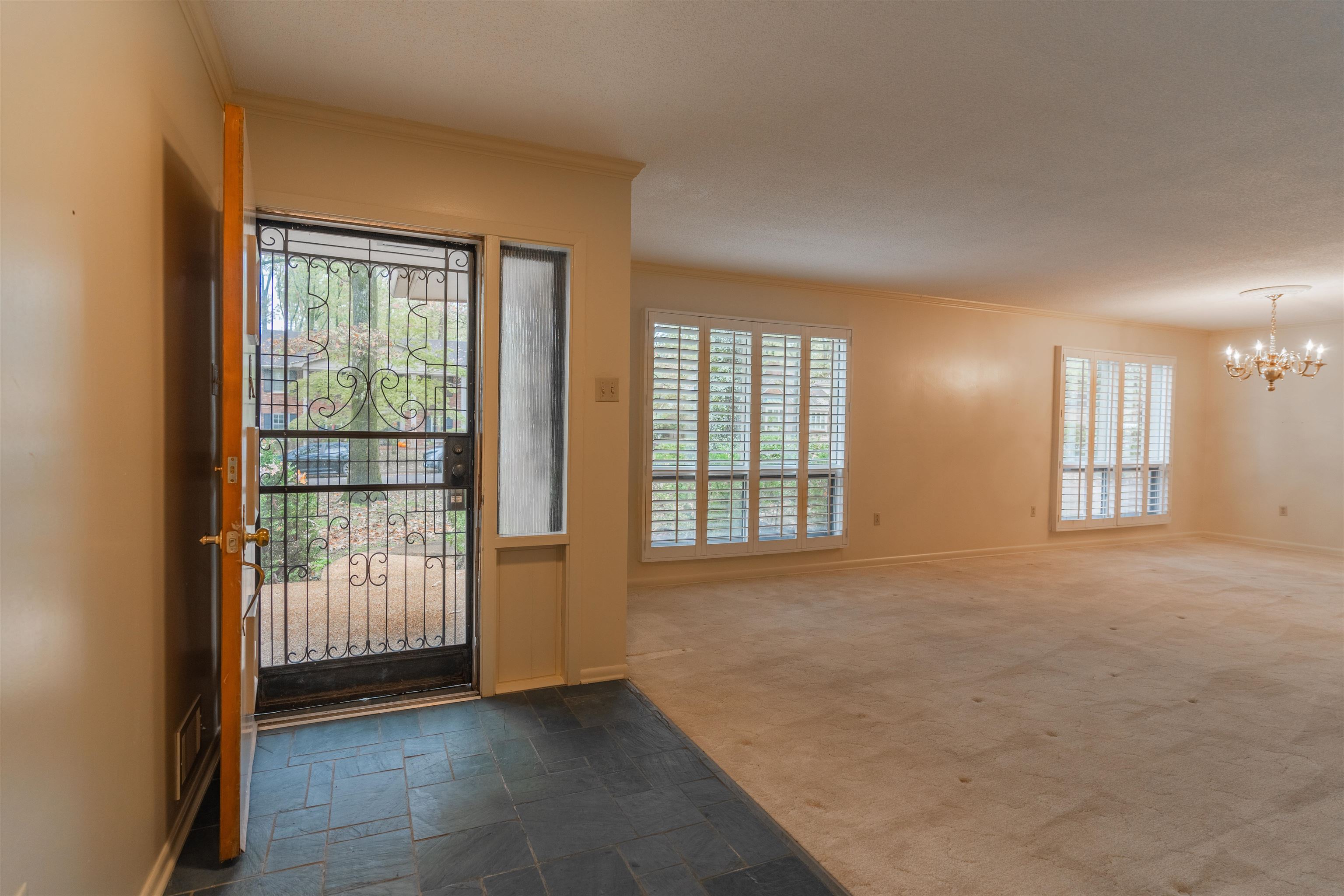 2226 LOCHLEVIN DR