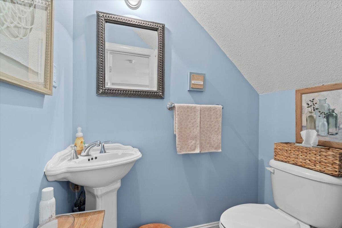 2260 SQ W