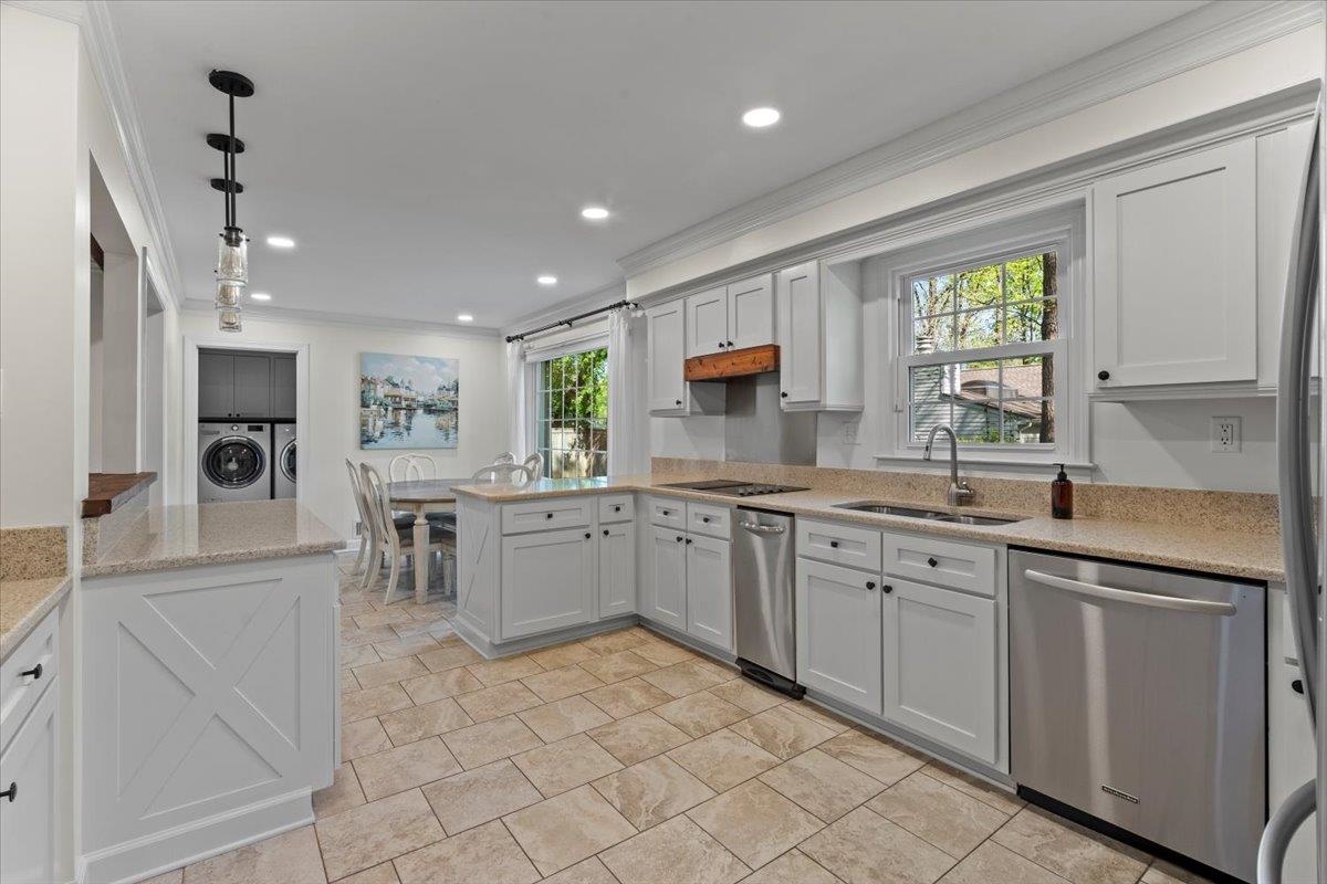 2445 CEDAR DALE DR