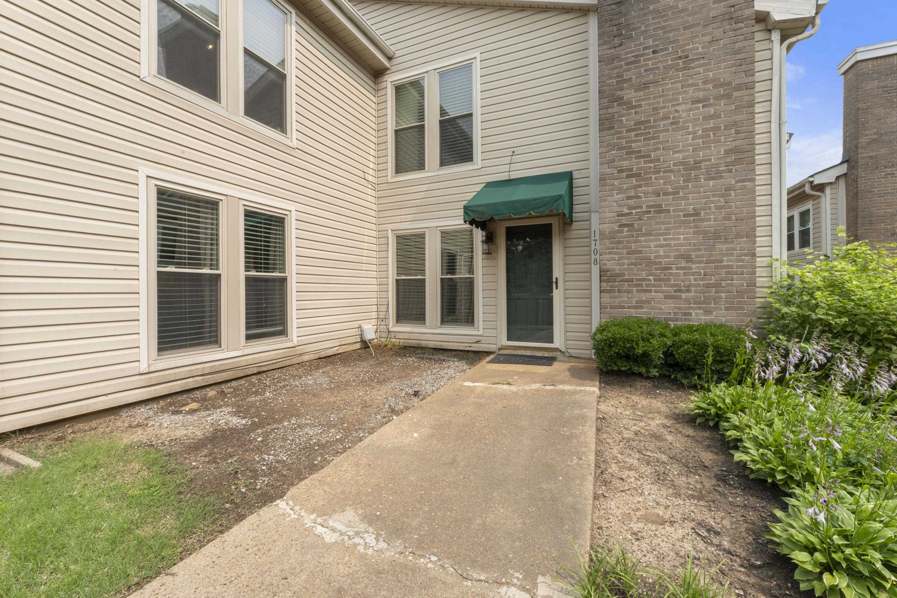 1708 PORT OAK PL Unit: 1708