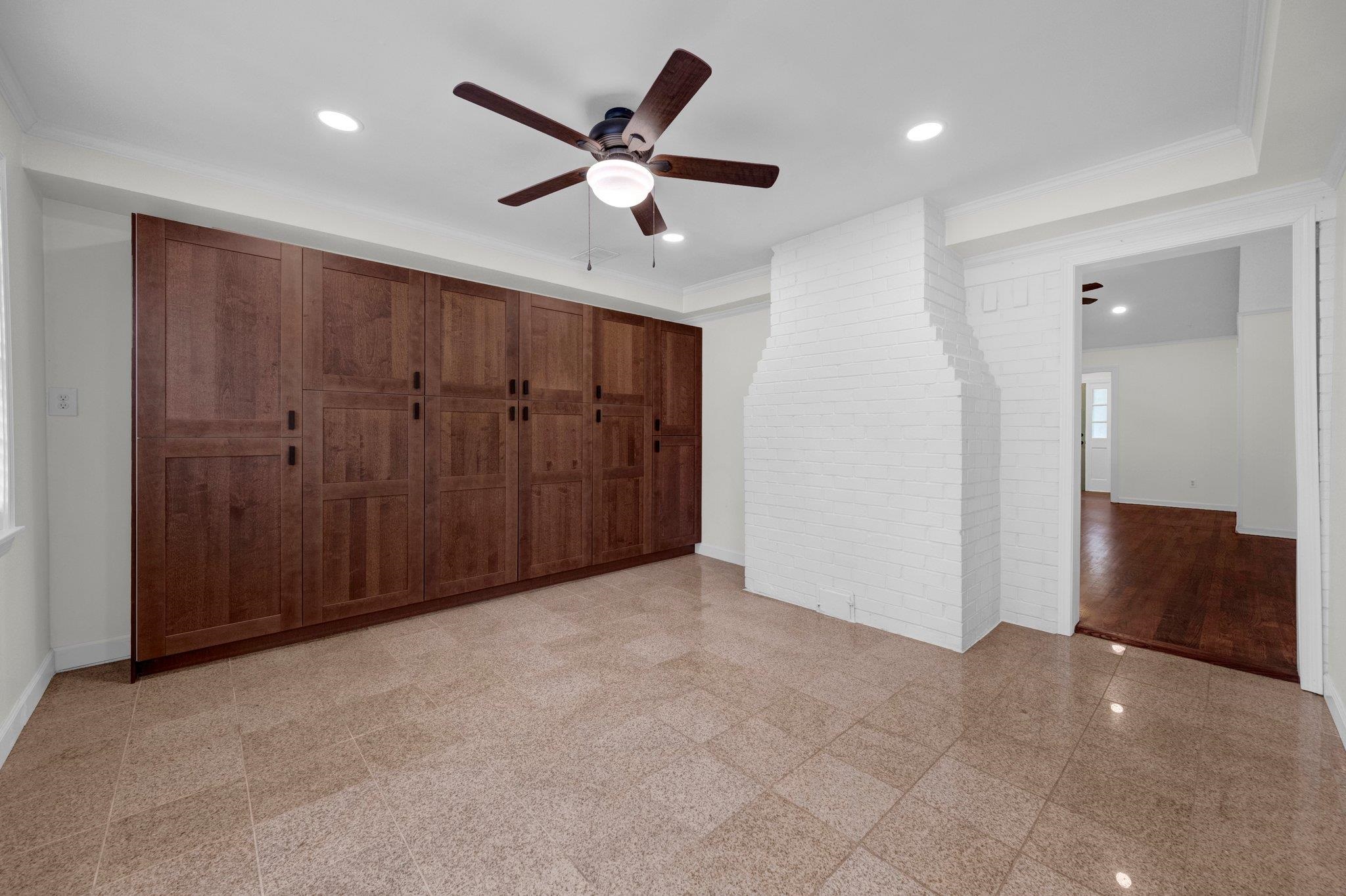 8025 ROCKY HOLLOW CV