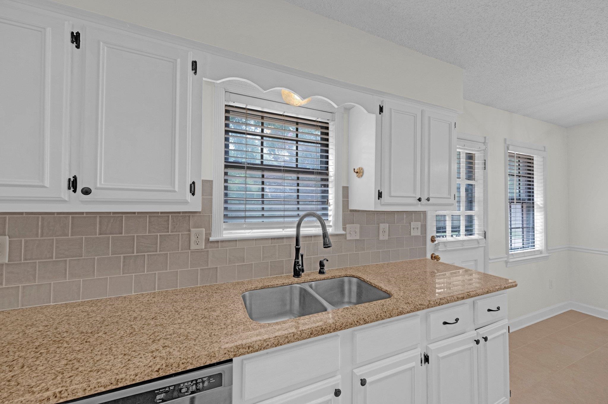 8025 ROCKY HOLLOW CV