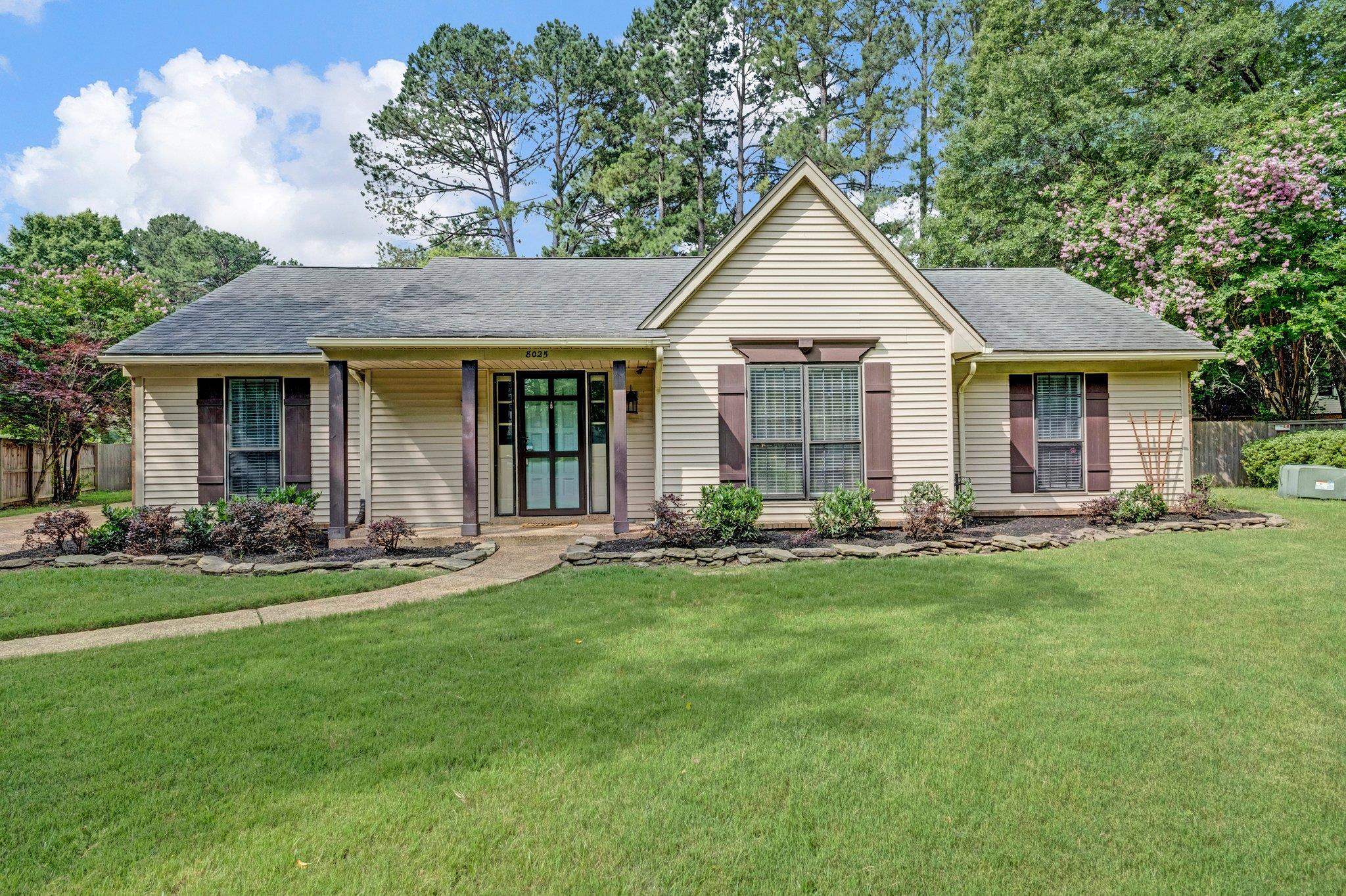 8025 ROCKY HOLLOW CV