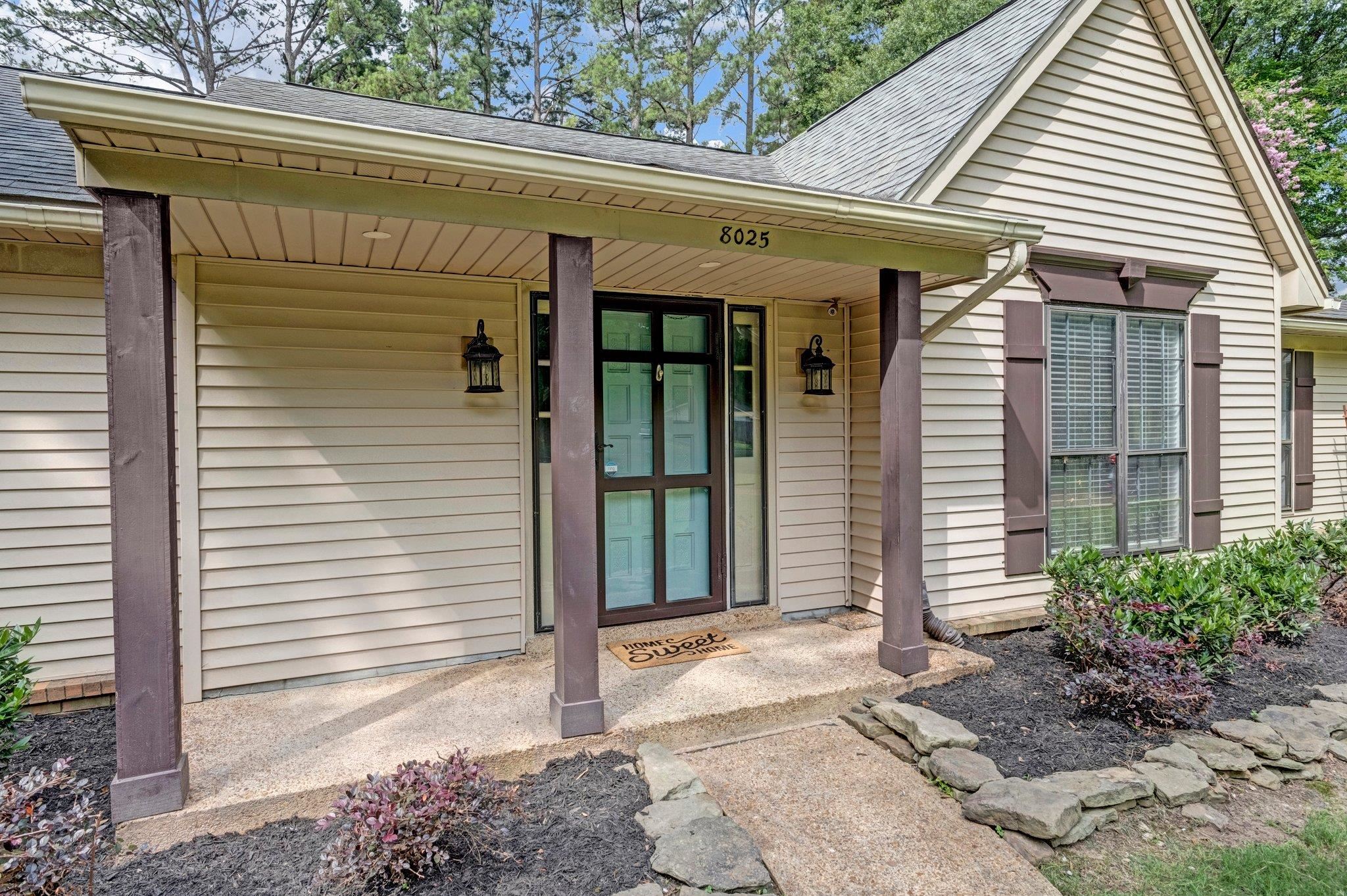 8025 ROCKY HOLLOW CV