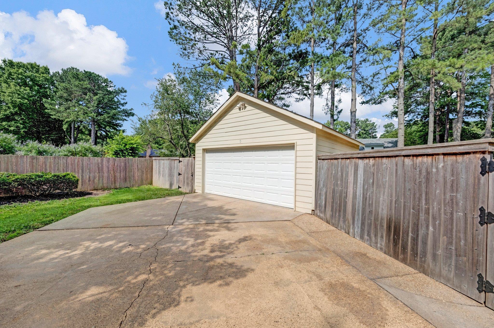 8025 ROCKY HOLLOW CV