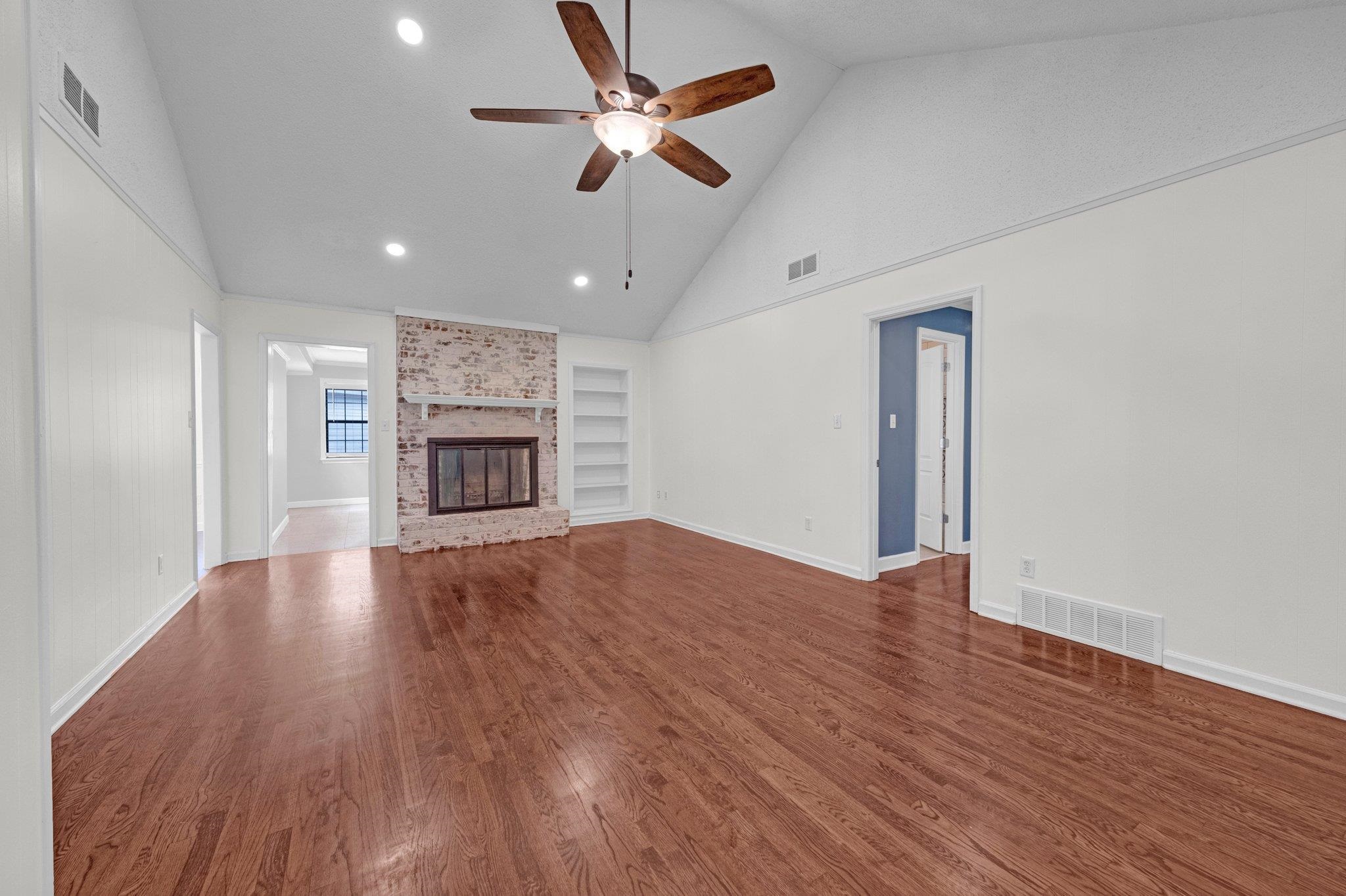 8025 ROCKY HOLLOW CV