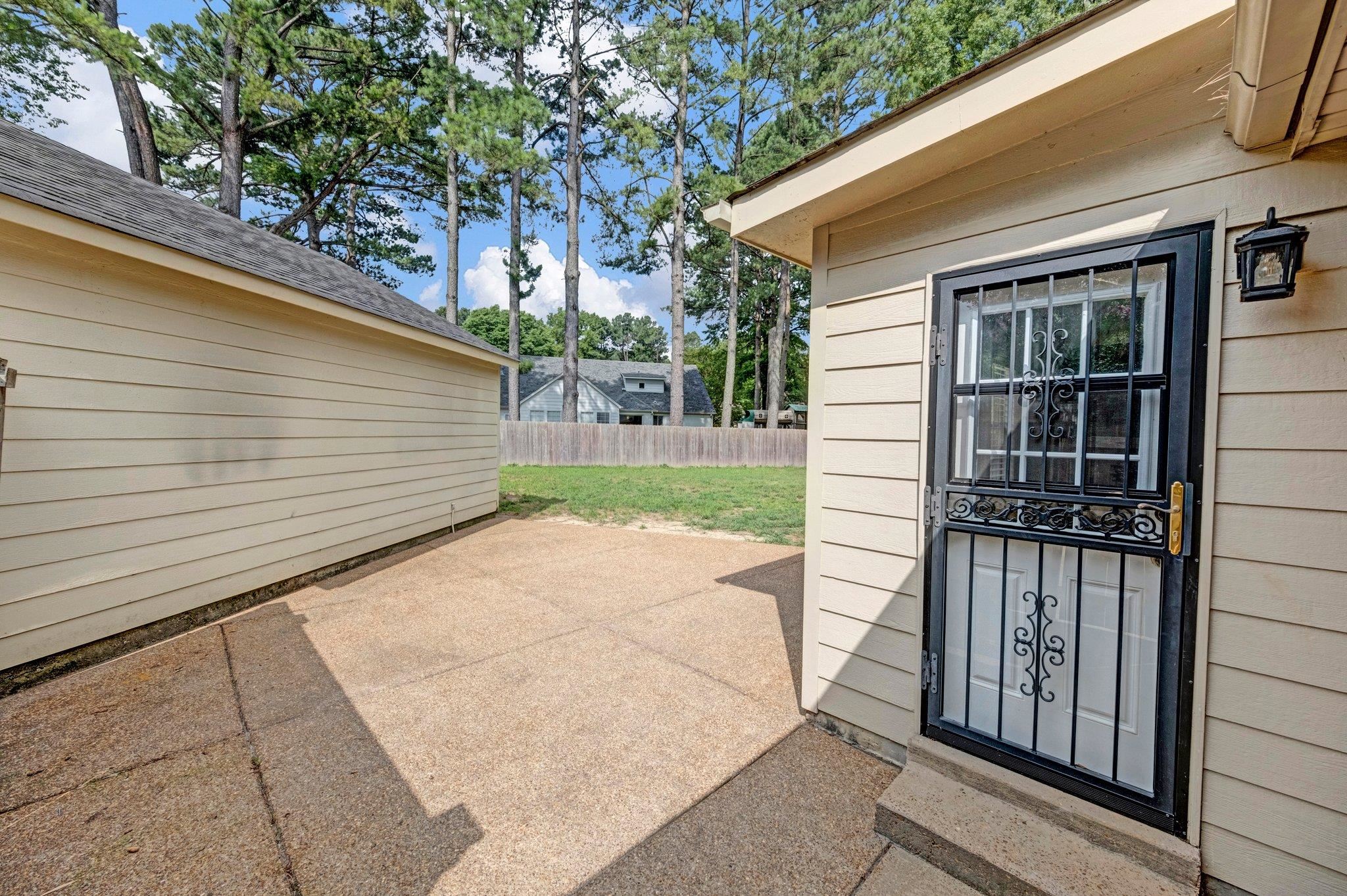 8025 ROCKY HOLLOW CV