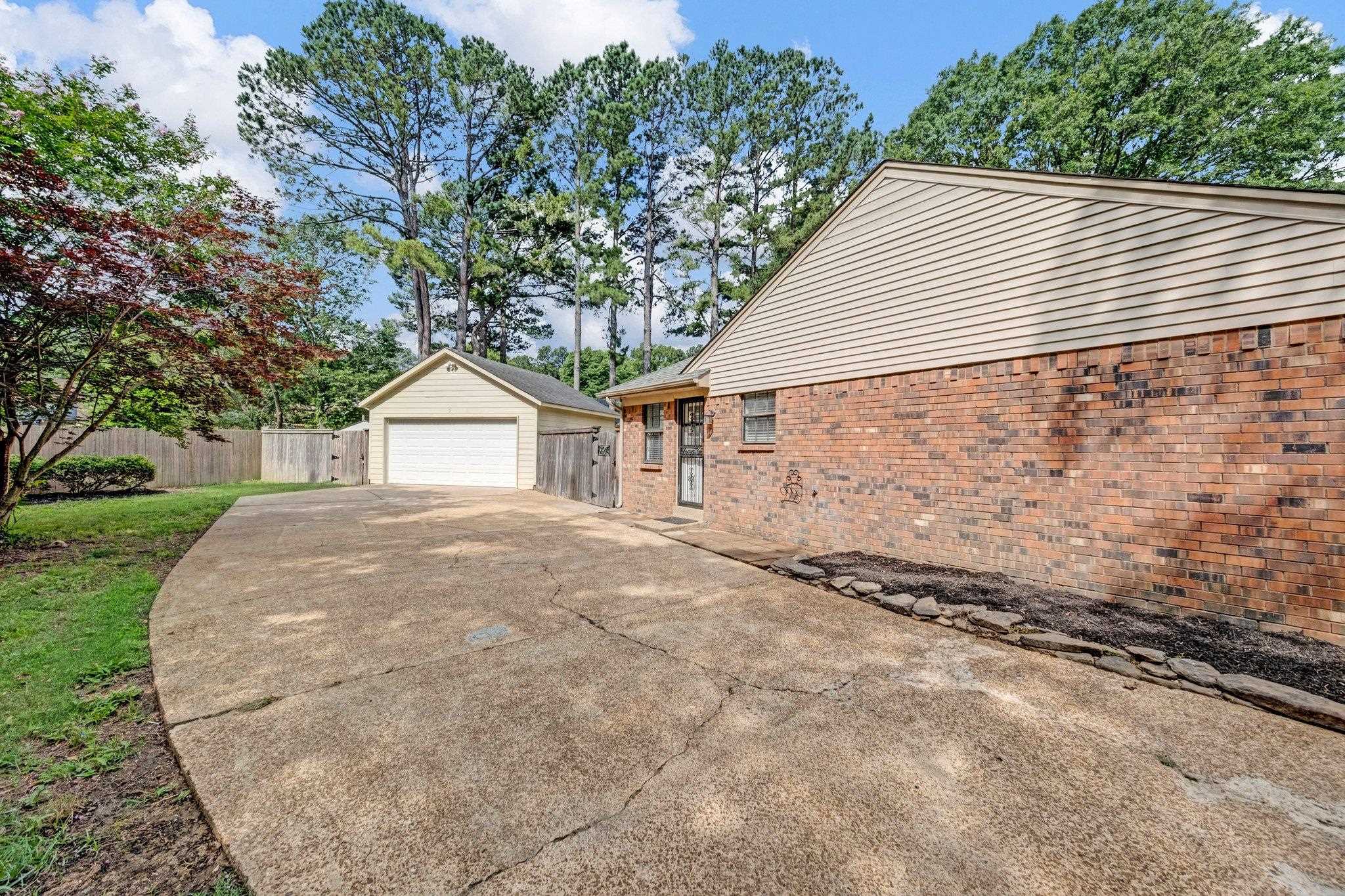 8025 ROCKY HOLLOW CV