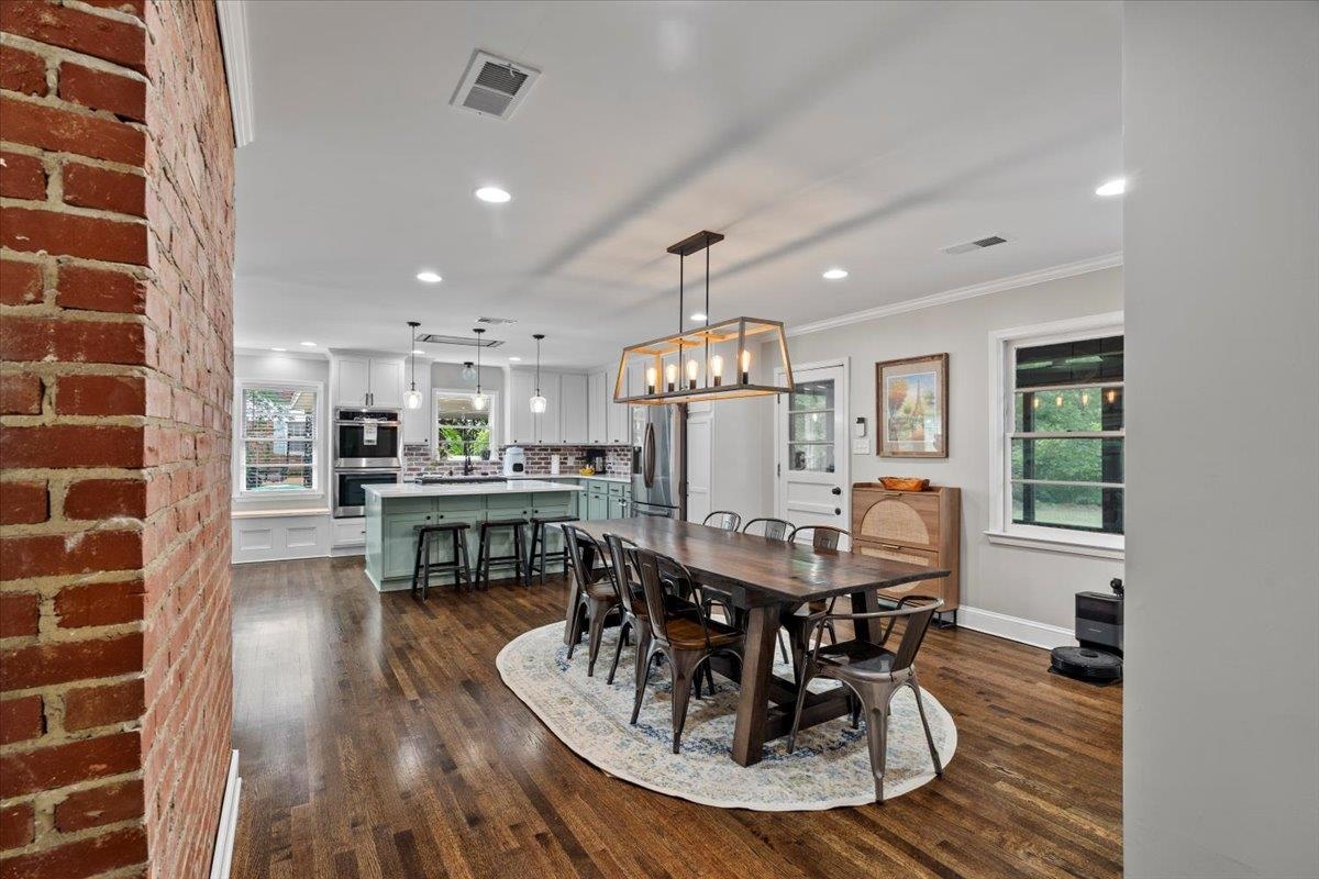 1155 E CRESTWOOD DR