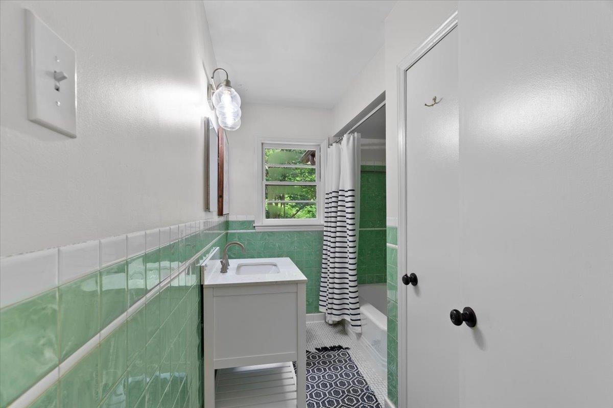1155 E CRESTWOOD DR