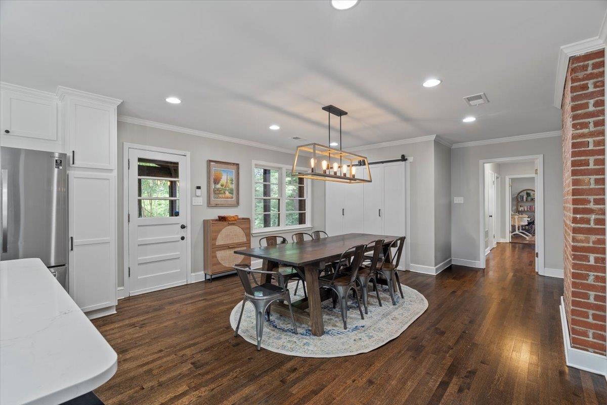 1155 E CRESTWOOD DR