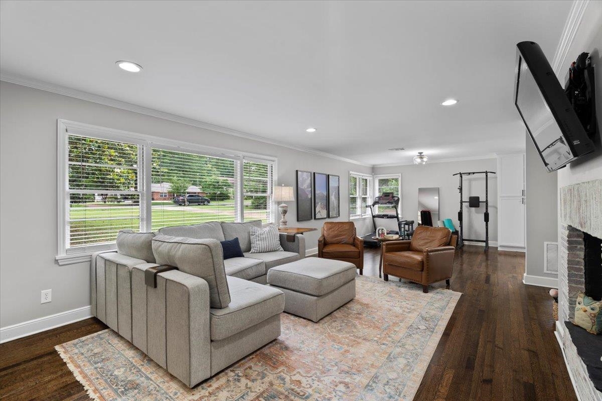 1155 E CRESTWOOD DR