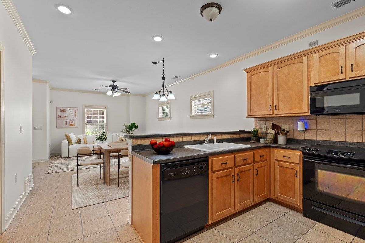 1595 DEXTER GROVE CT Unit: 105