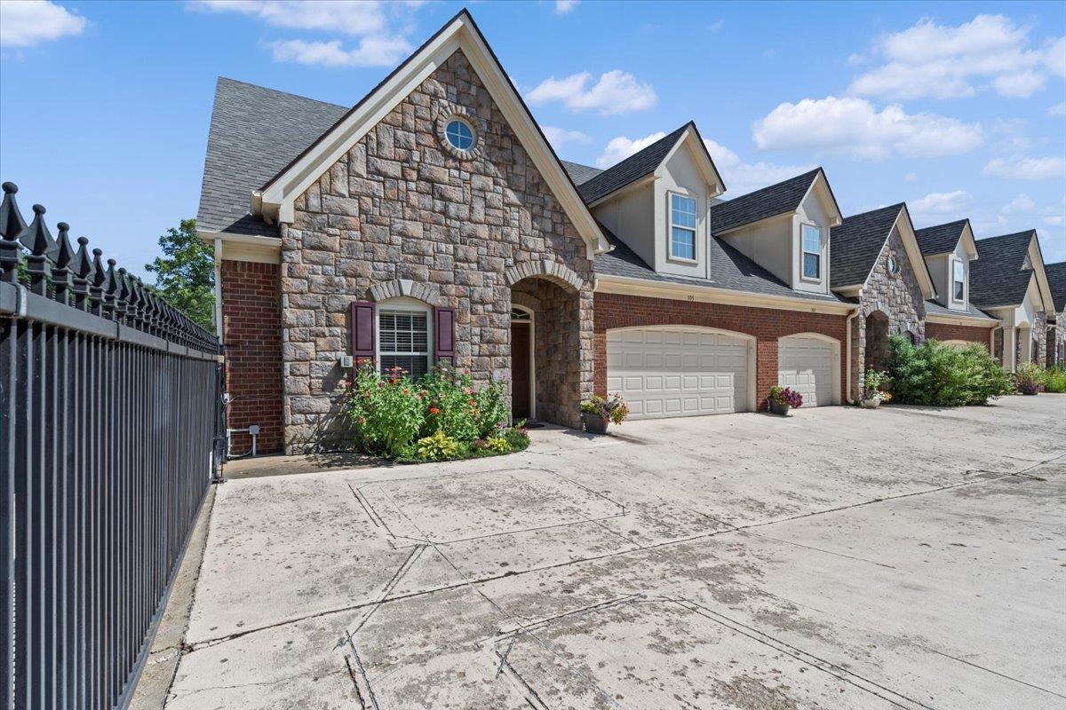 1595 DEXTER GROVE CT Unit: 105