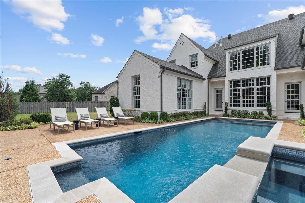 10394 N DUNCAN WOODS DR