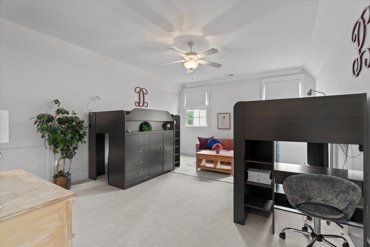 10394 N DUNCAN WOODS DR