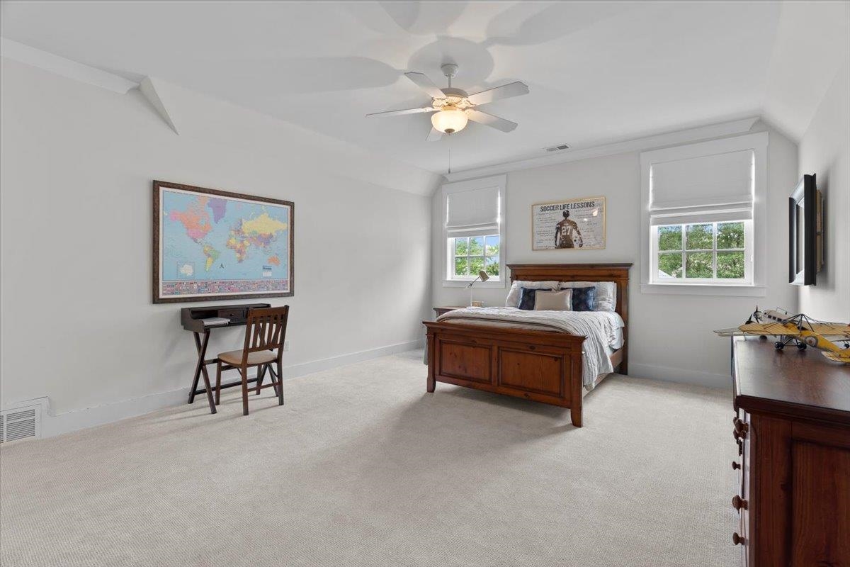 10394 N DUNCAN WOODS DR