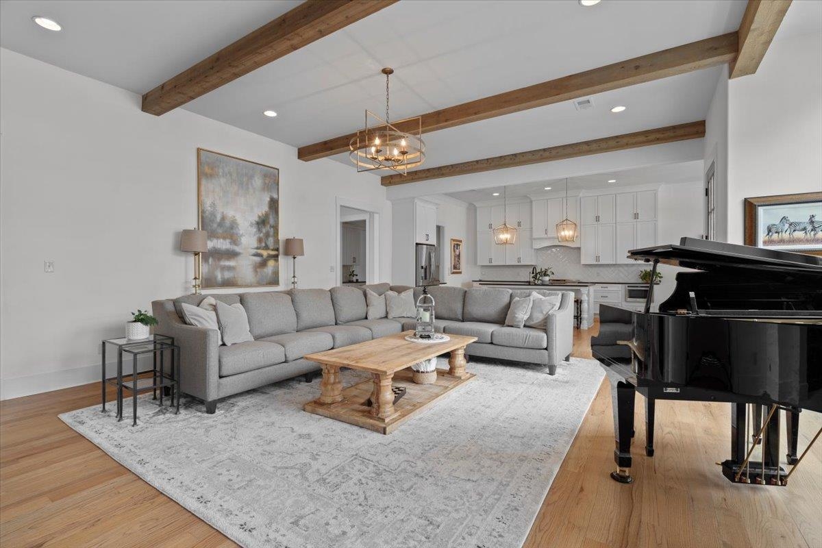 10394 N DUNCAN WOODS DR