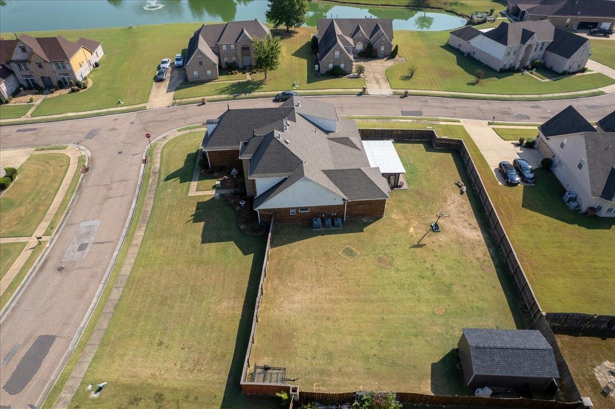 8051 LAUREL TREE CV