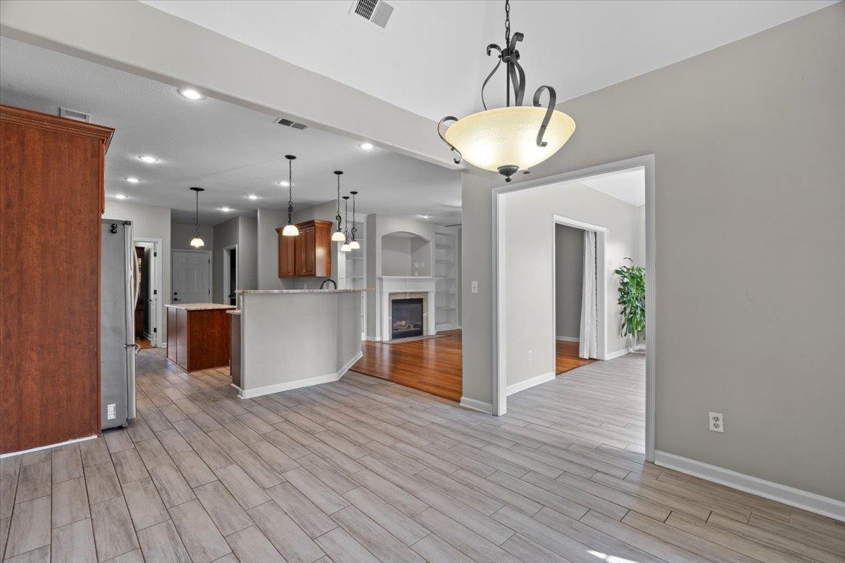 8051 LAUREL TREE CV