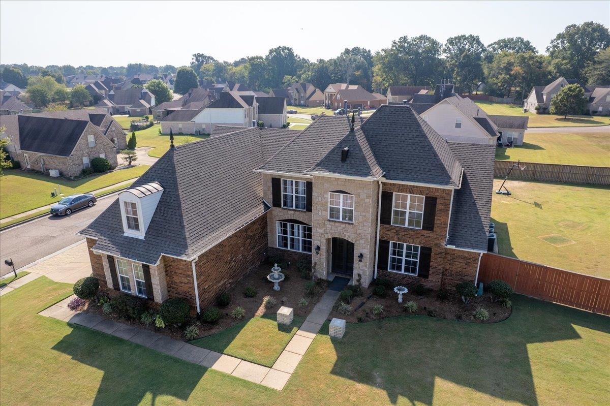8051 LAUREL TREE CV
