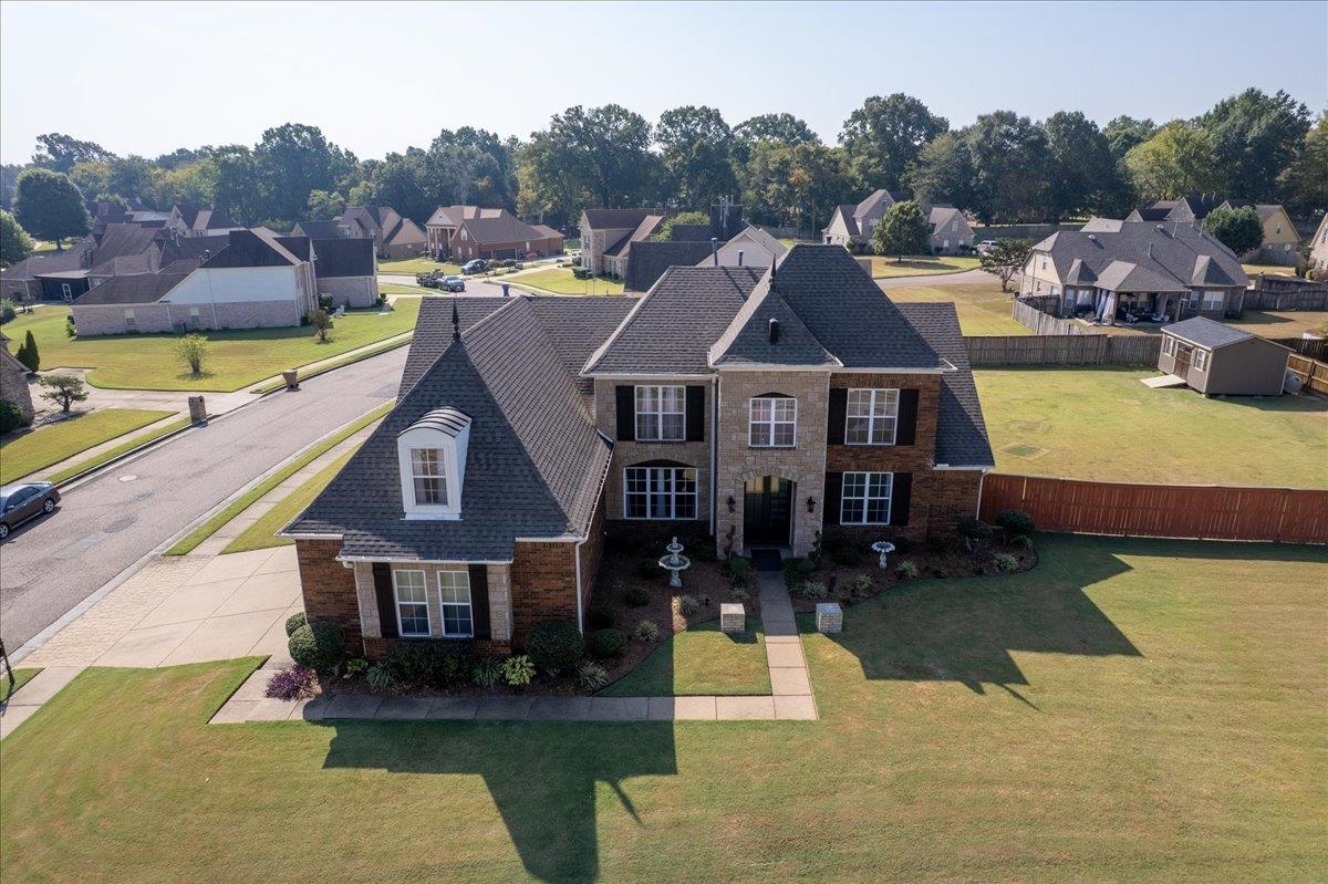8051 LAUREL TREE CV