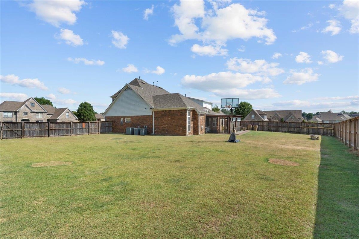 8051 LAUREL TREE CV