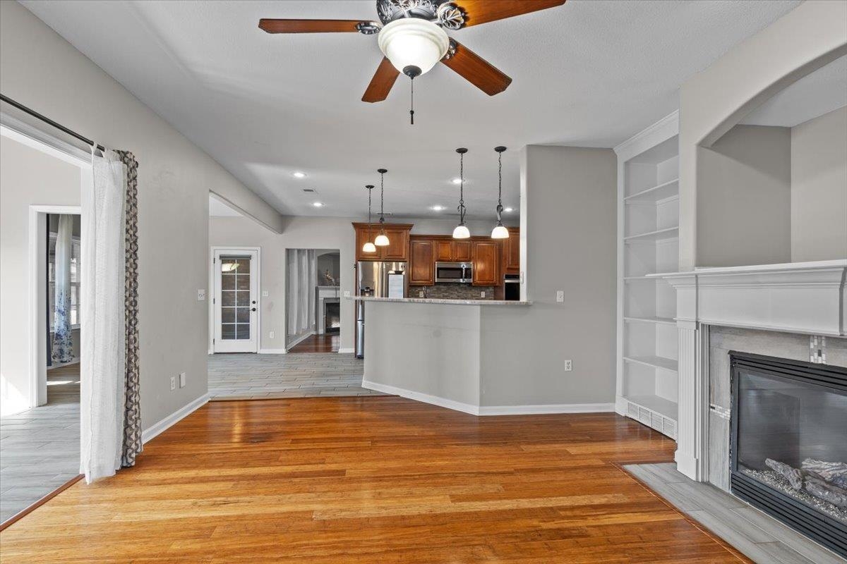 8051 LAUREL TREE CV