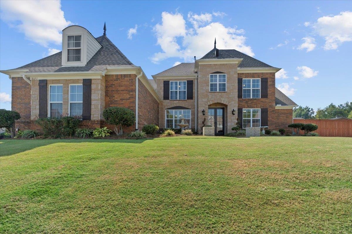 8051 LAUREL TREE CV