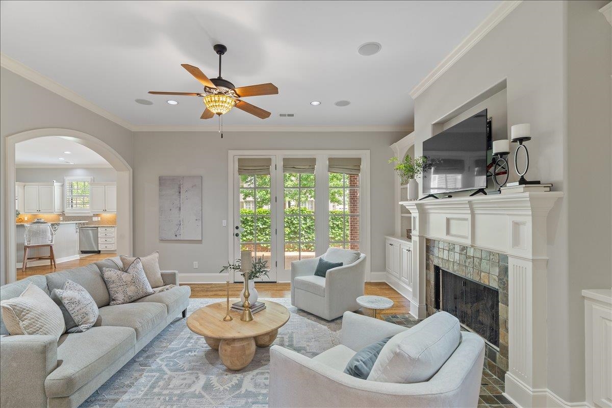 1862 OLD TOWNE LN