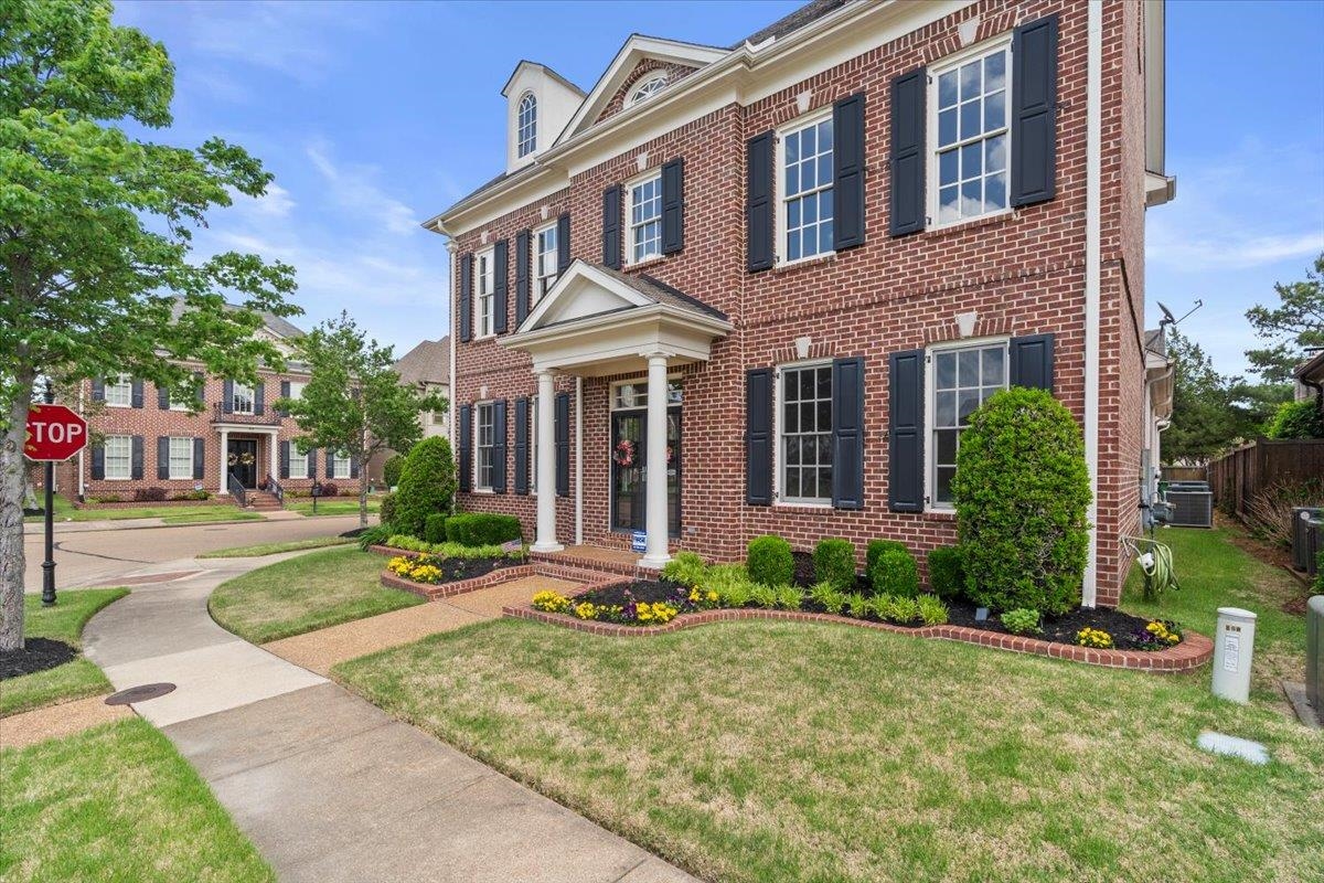 1862 OLD TOWNE LN