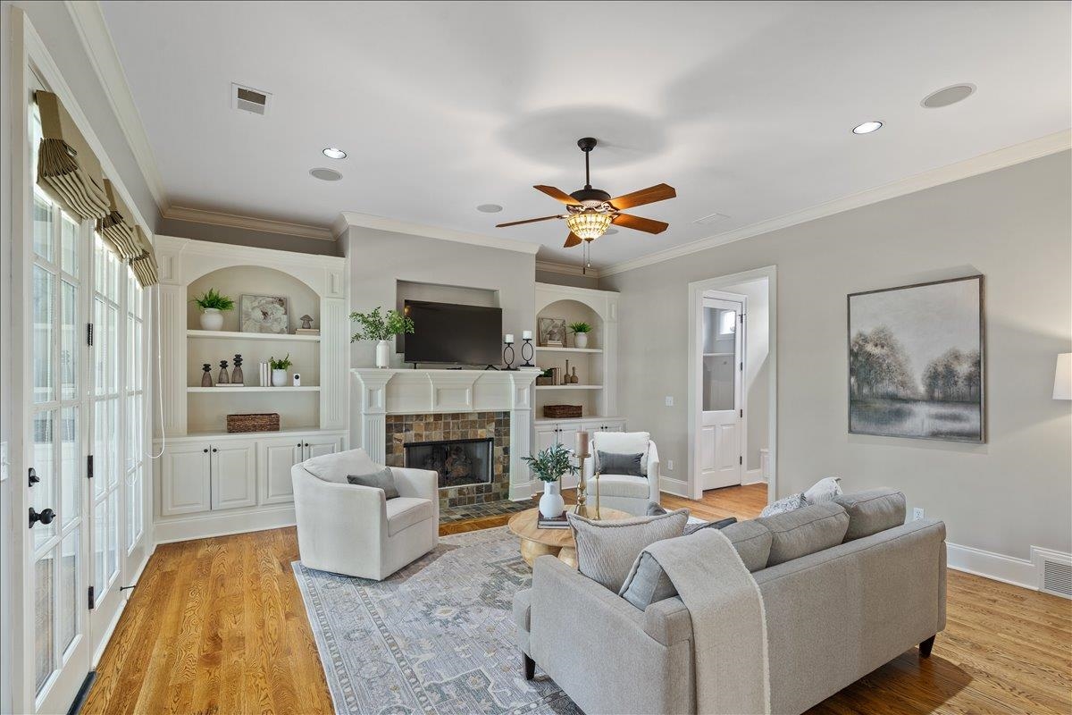 1862 OLD TOWNE LN