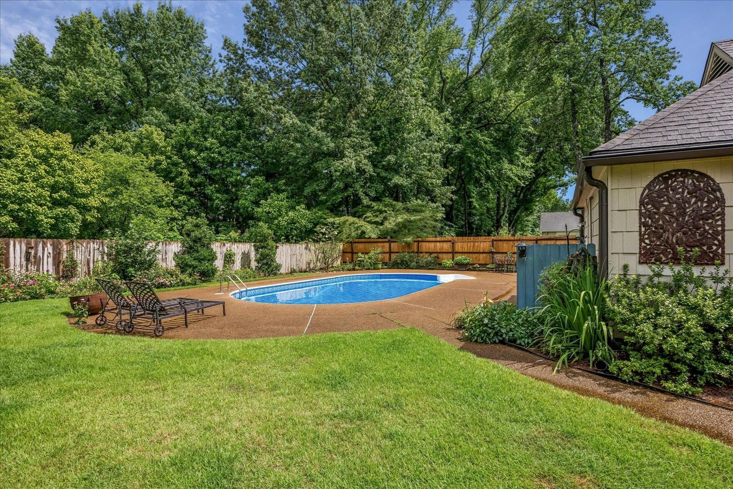 2100 ALLEN COURT DR