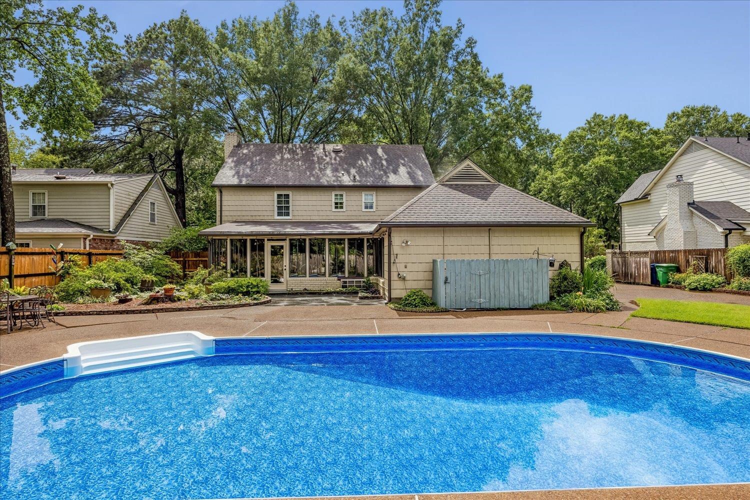 2100 ALLEN COURT DR